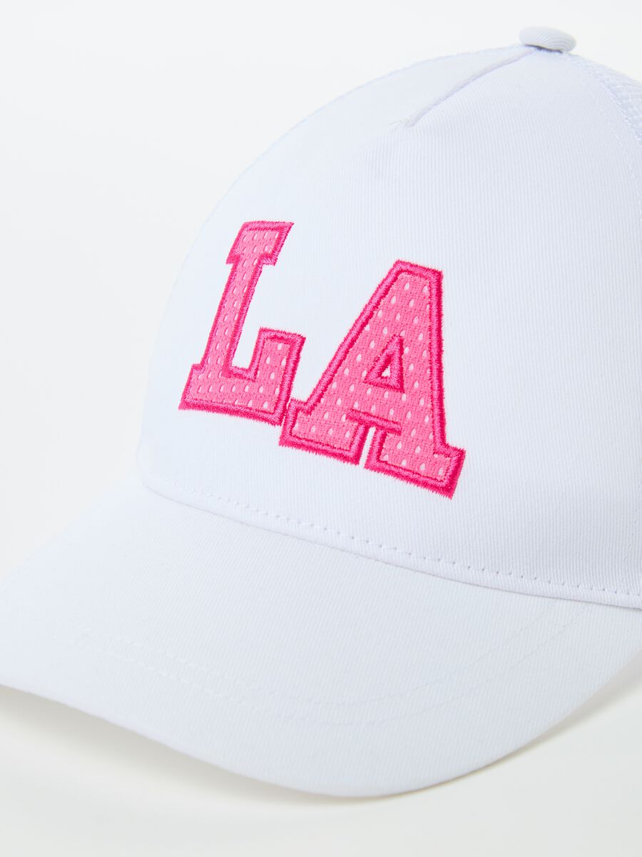 Baseball cap with LA embroidery_1