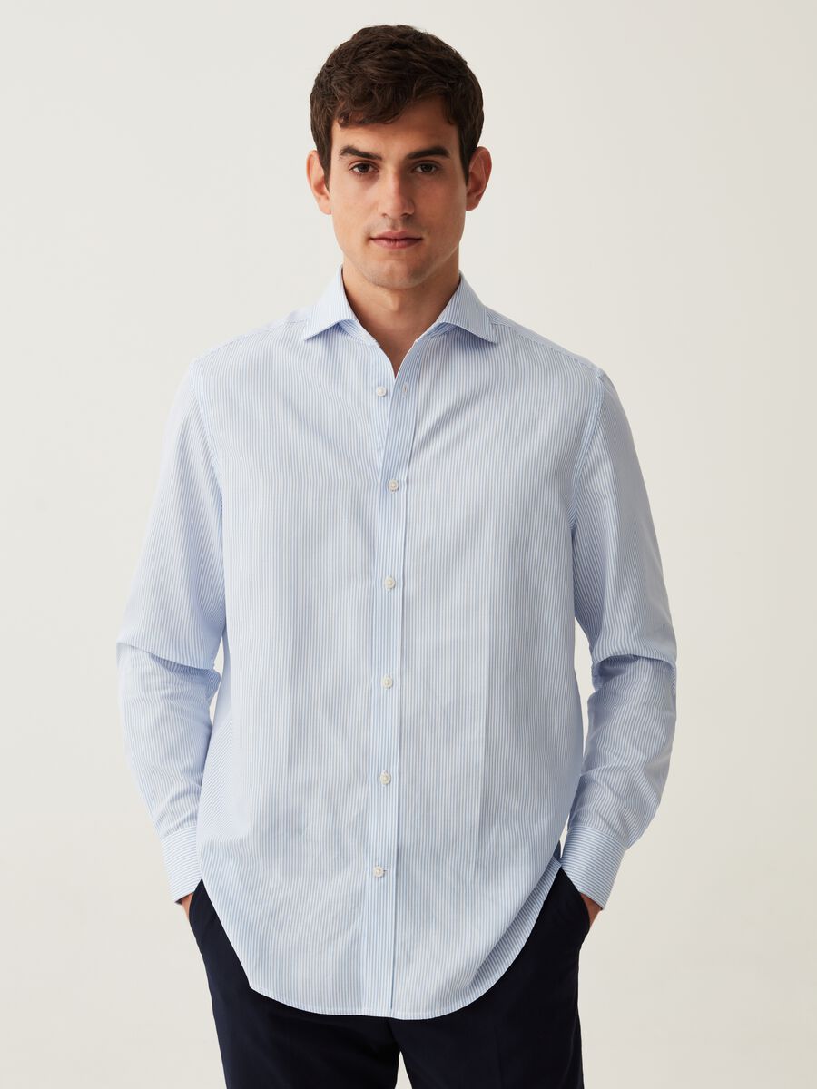 Regular-fit shirt with thin stripes_0