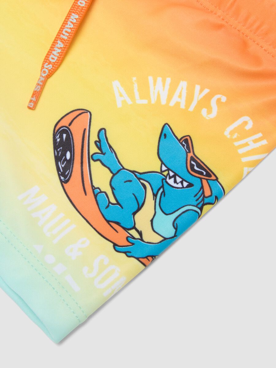 Slip de ba&ntilde;o multicolor infantil en tejido el&aacute;stico con estampado_3