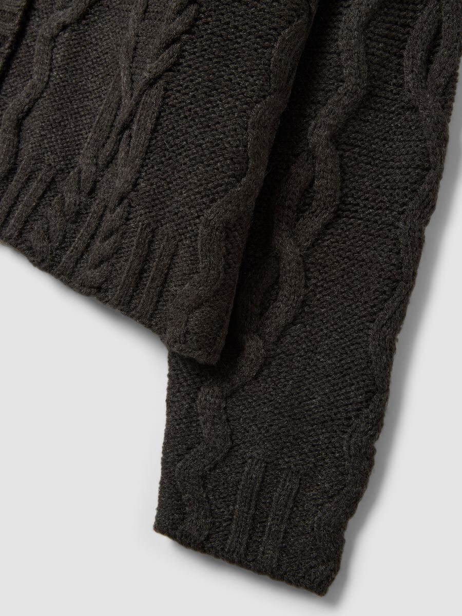 Grey wool-blend cable-knit oversized cardigan with deep V-neck_1