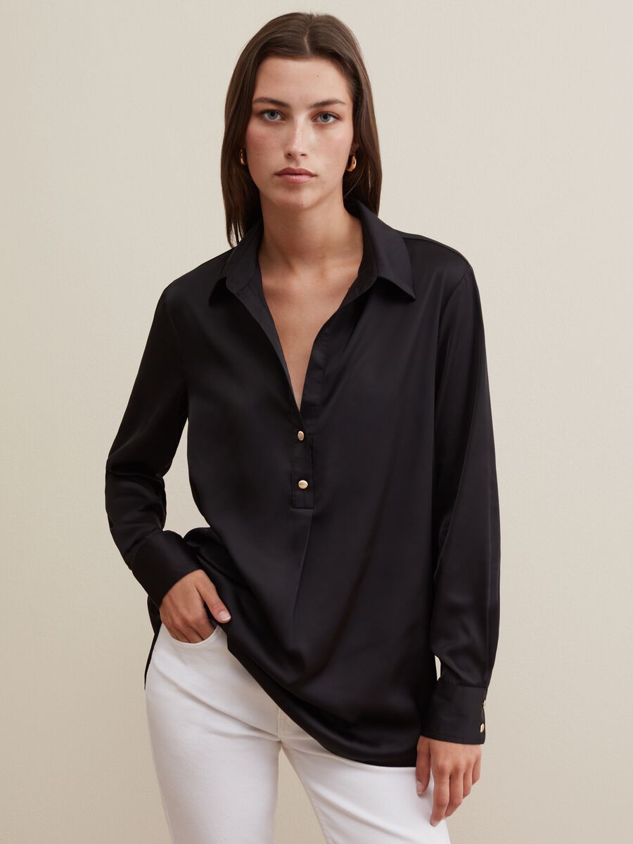 Satin blouse with collar and buttons_0