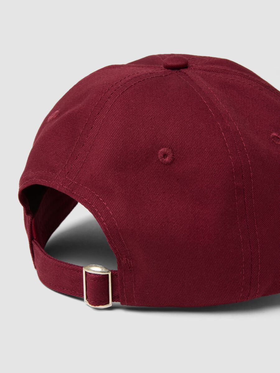 Red pure cotton baseball cap with embroidered phrase_2