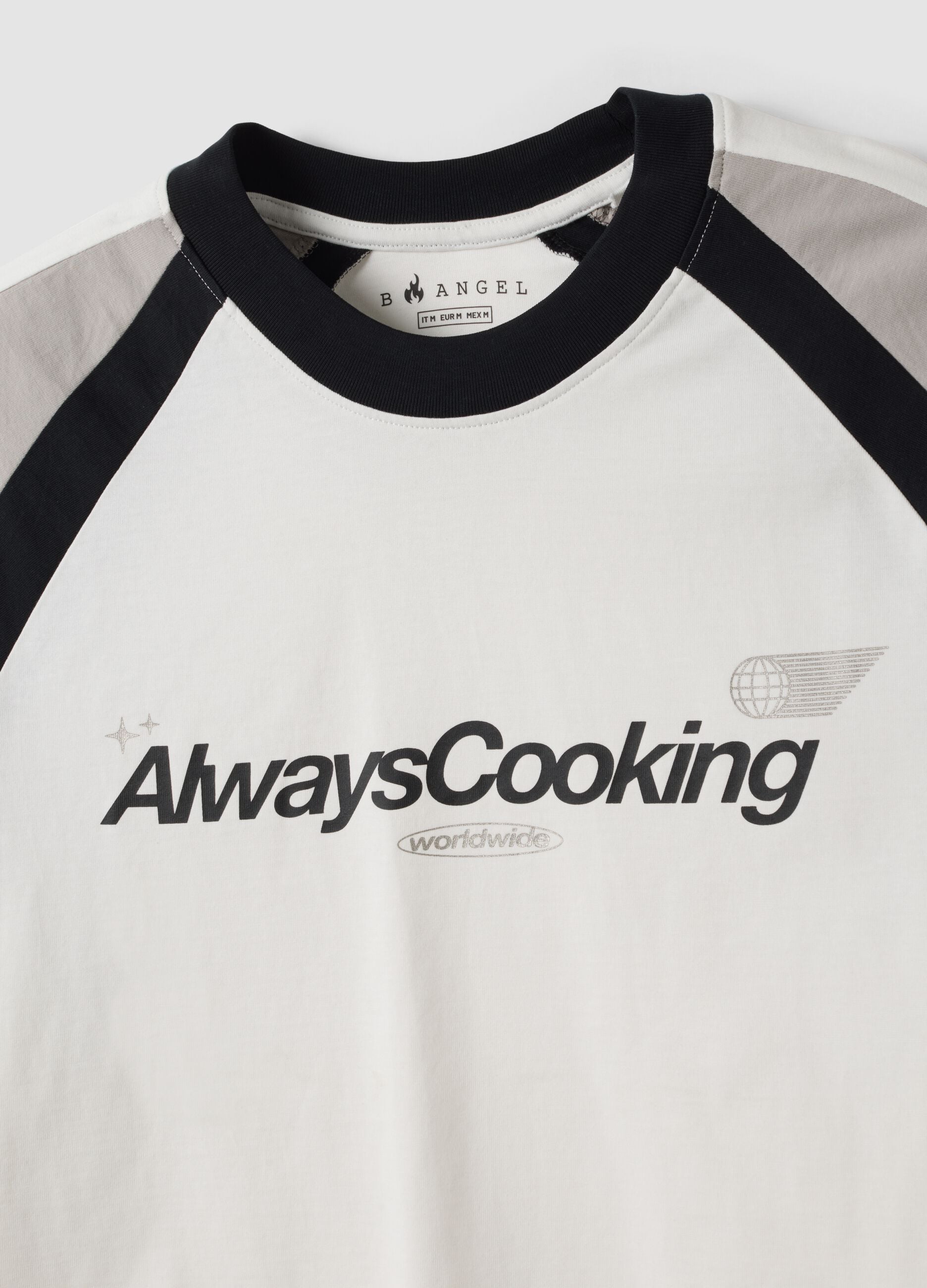 Wei&szlig;es T-Shirt aus reiner Baumwolle mit Rundhalsausschnitt und Schriftzug &bdquo;Always Cooking&ldquo;