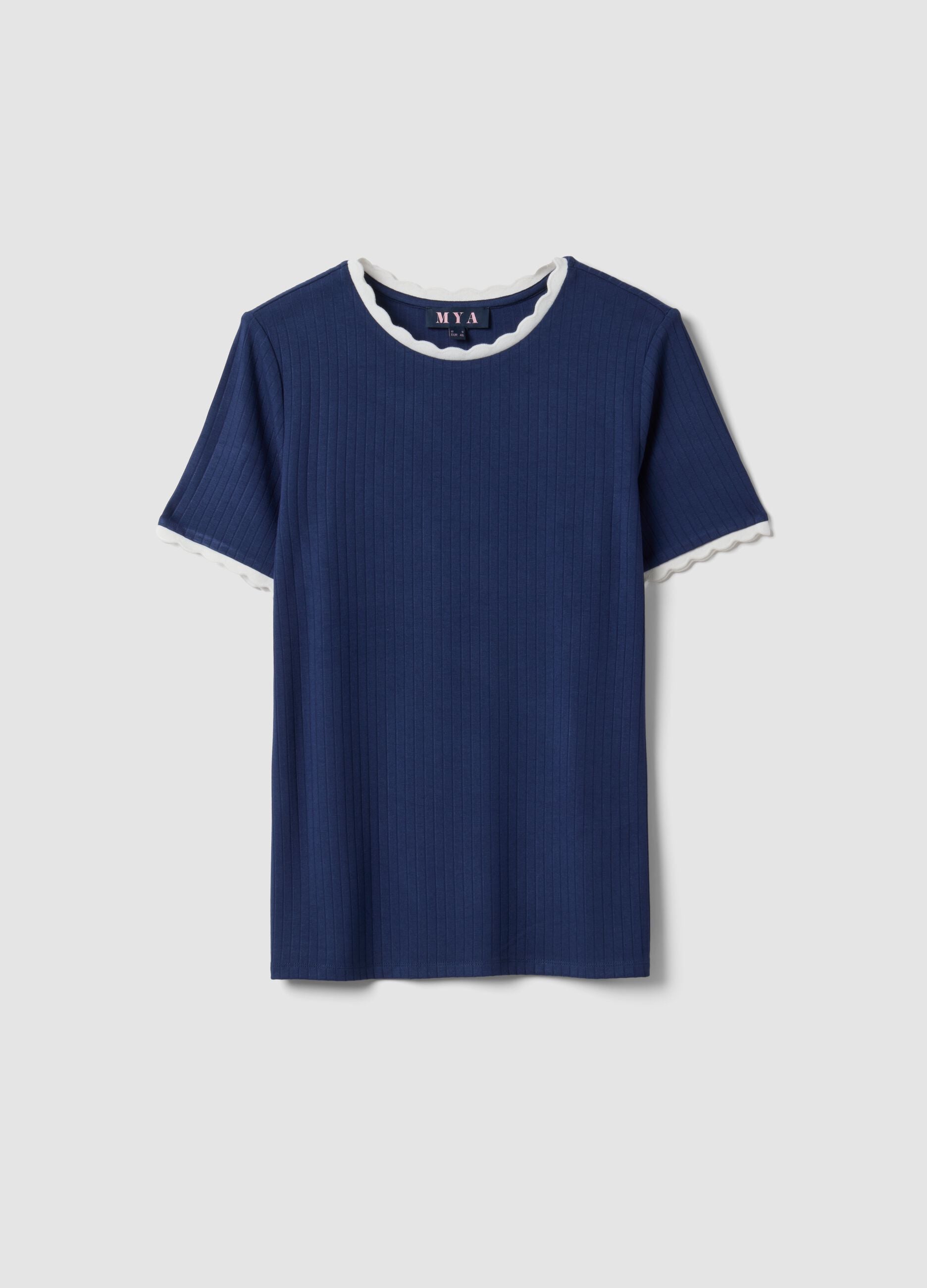 &Mu;&pi;&lambda;&epsilon; T-shirt &alpha;&pi;ό &epsilon;&lambda;&alpha;&sigma;&tau;&iota;&kappa;ή &beta;&iota;&sigma;&kappa;ό&zeta;&eta; &mu;&epsilon; &sigma;&tau;&rho;&omicron;&gamma;&gamma;&upsilon;&lambda;ή &lambda;&alpha;&iota;&mu;ό&kappa;&omicron;&psi;&eta; &kappa;&alpha;&iota; &lambda;&epsilon;&pi;&tau;&omicron;&mu;έ&rho;&epsilon;&iota;&epsilon;&sigmaf; &sigma;&epsilon; &alpha;&nu;&tau;ί&theta;&epsilon;&sigma;&eta;