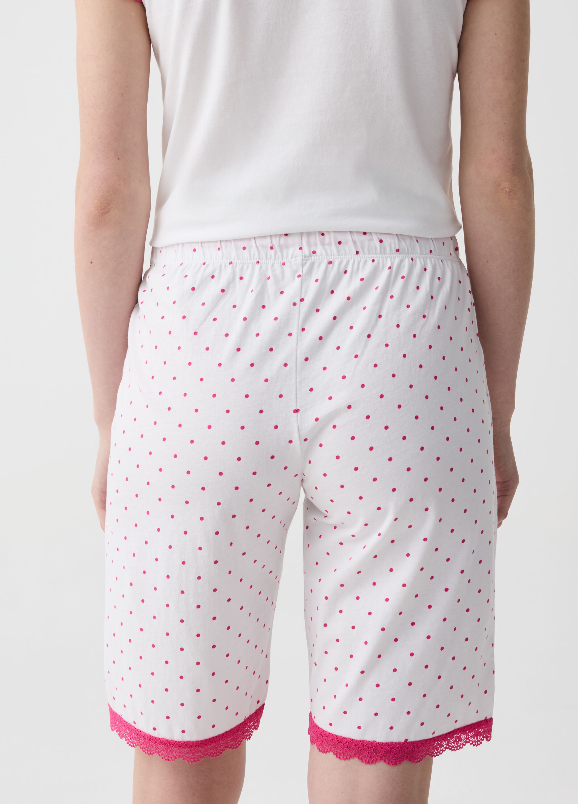 Pantalón pijama corto de lunares con encaje