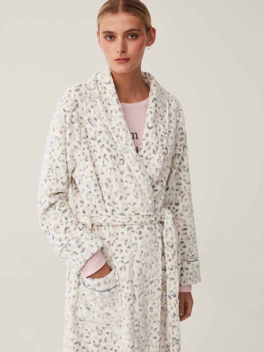 Long dressing gown with animal print pattern_1