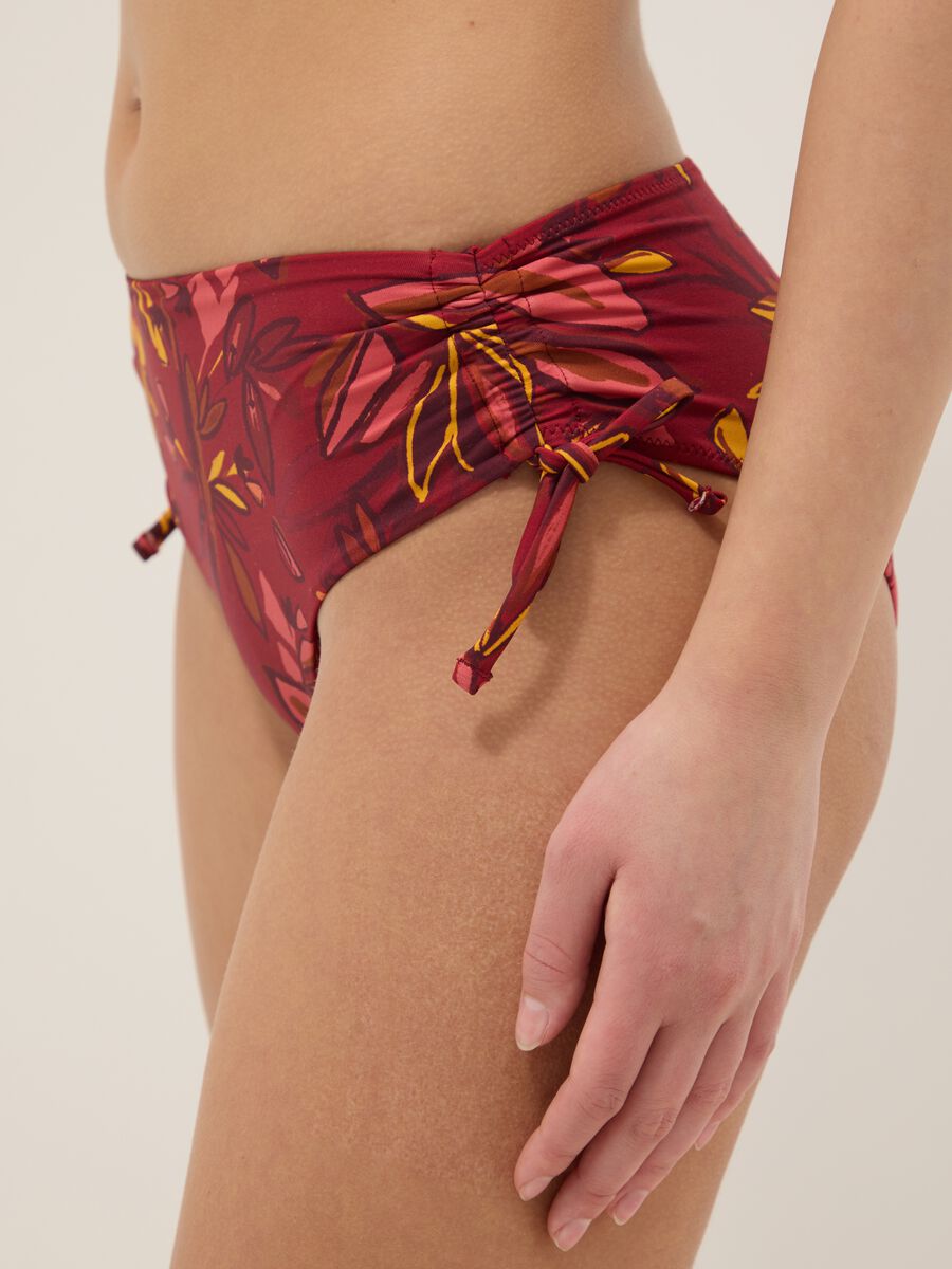 Mehrfarbige Stretch-Badehose mit Blumenprint_3