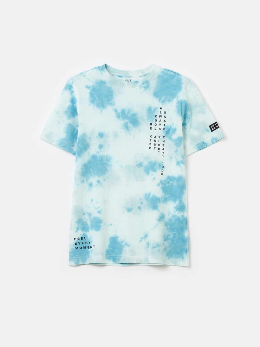 Camiseta de algodón Tie Dye con motivo de texto_0