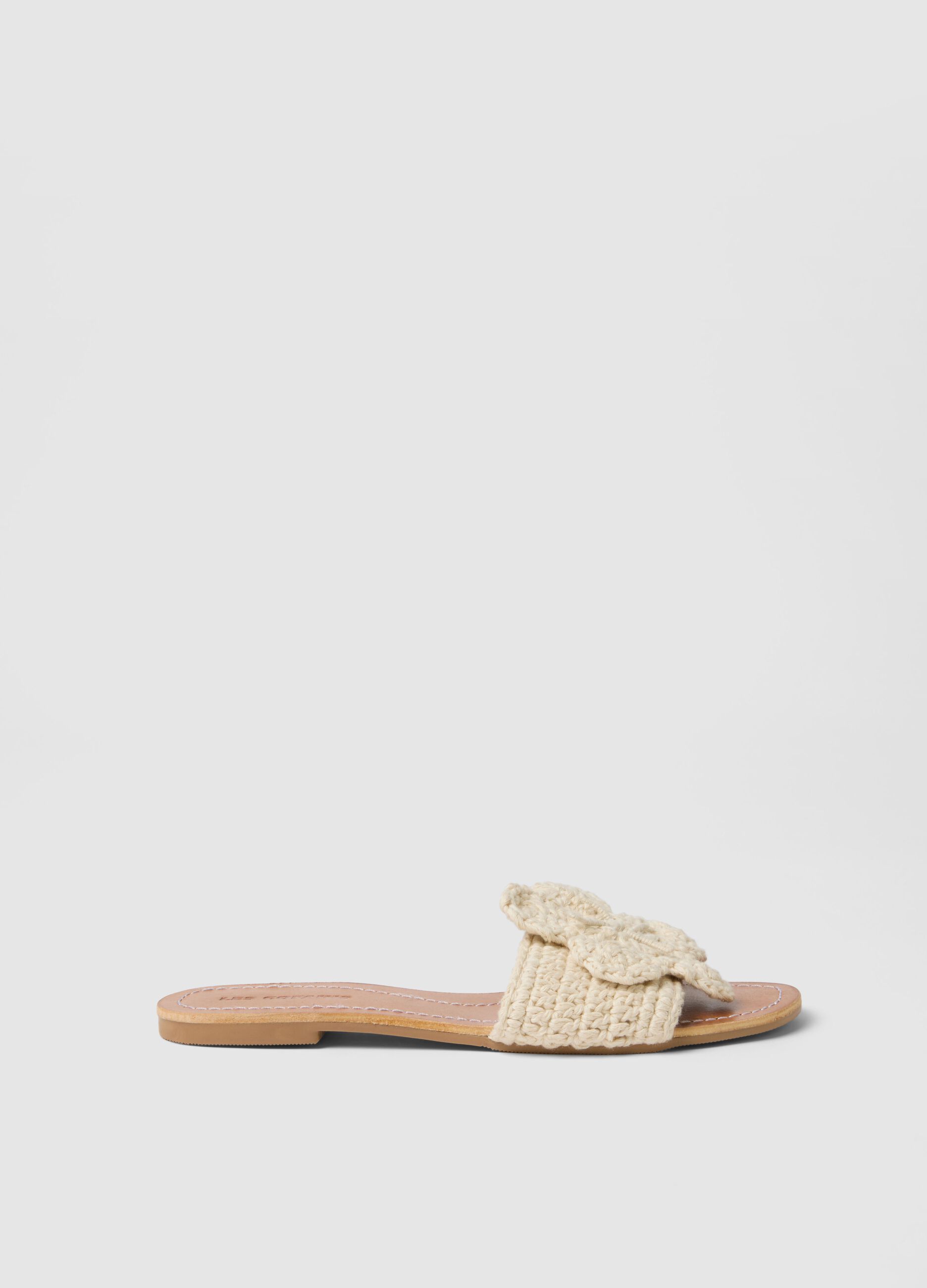 &Mu;&pi;&epsilon;&zeta; &sigma;&alpha;&nu;&delta;ά&lambda;&iota;&alpha; &mu;&epsilon; &lambda;&epsilon;&upsilon;&kappa;ή &lambda;&epsilon;&pi;&tau;&omicron;&mu;έ&rho;&epsilon;&iota;&alpha; &lambda;&omicron;&upsilon;&lambda;&omicron;&upsilon;&delta;&iota;&omicron;ύ