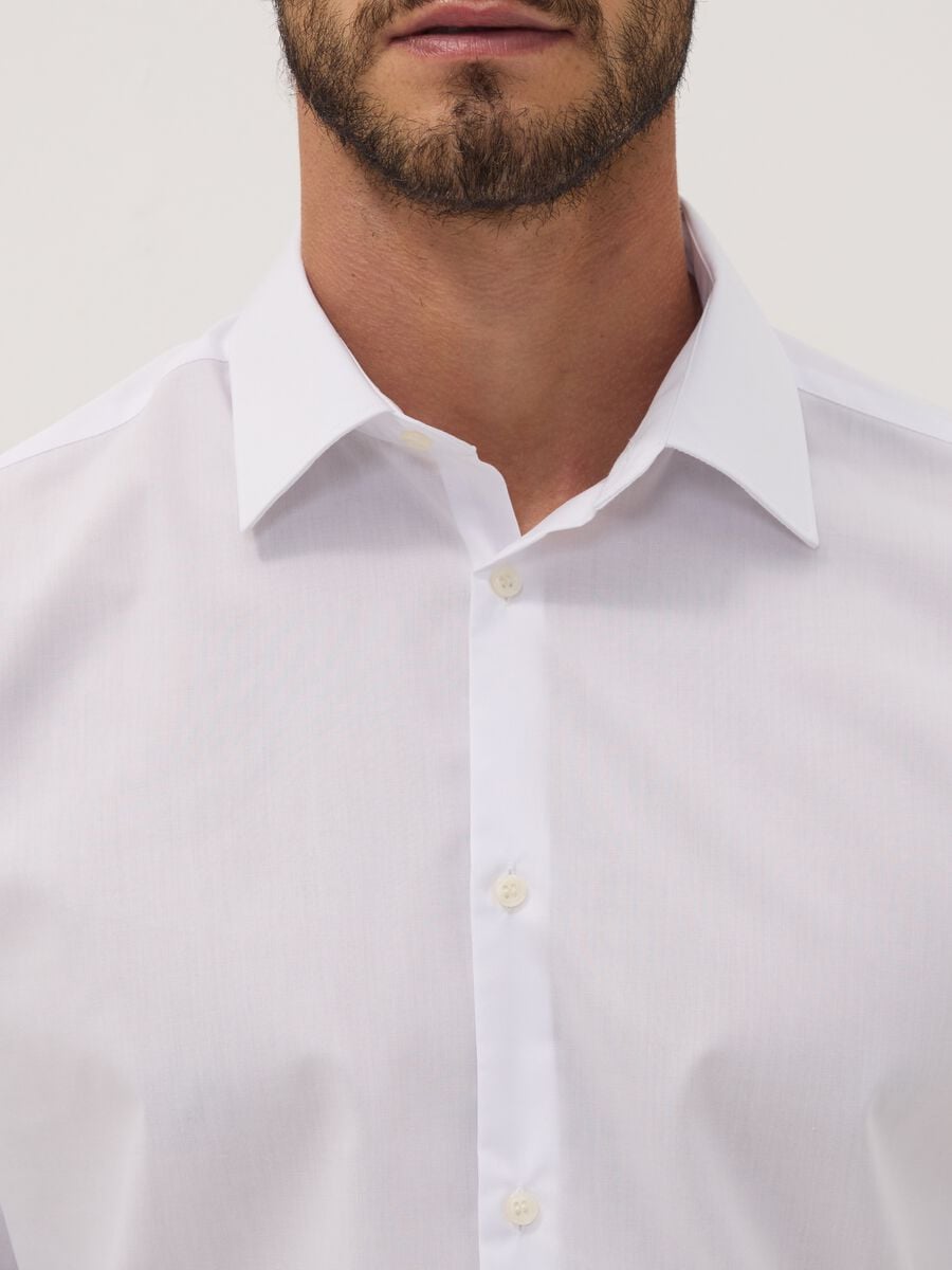 White slim-fit shirt with classic collar, easy iron_1