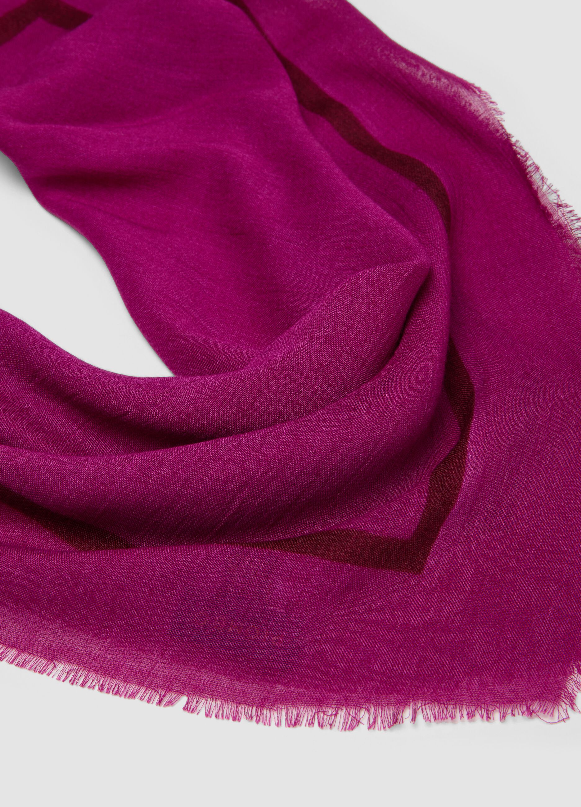 Pink scarf in a viscose and wool blend