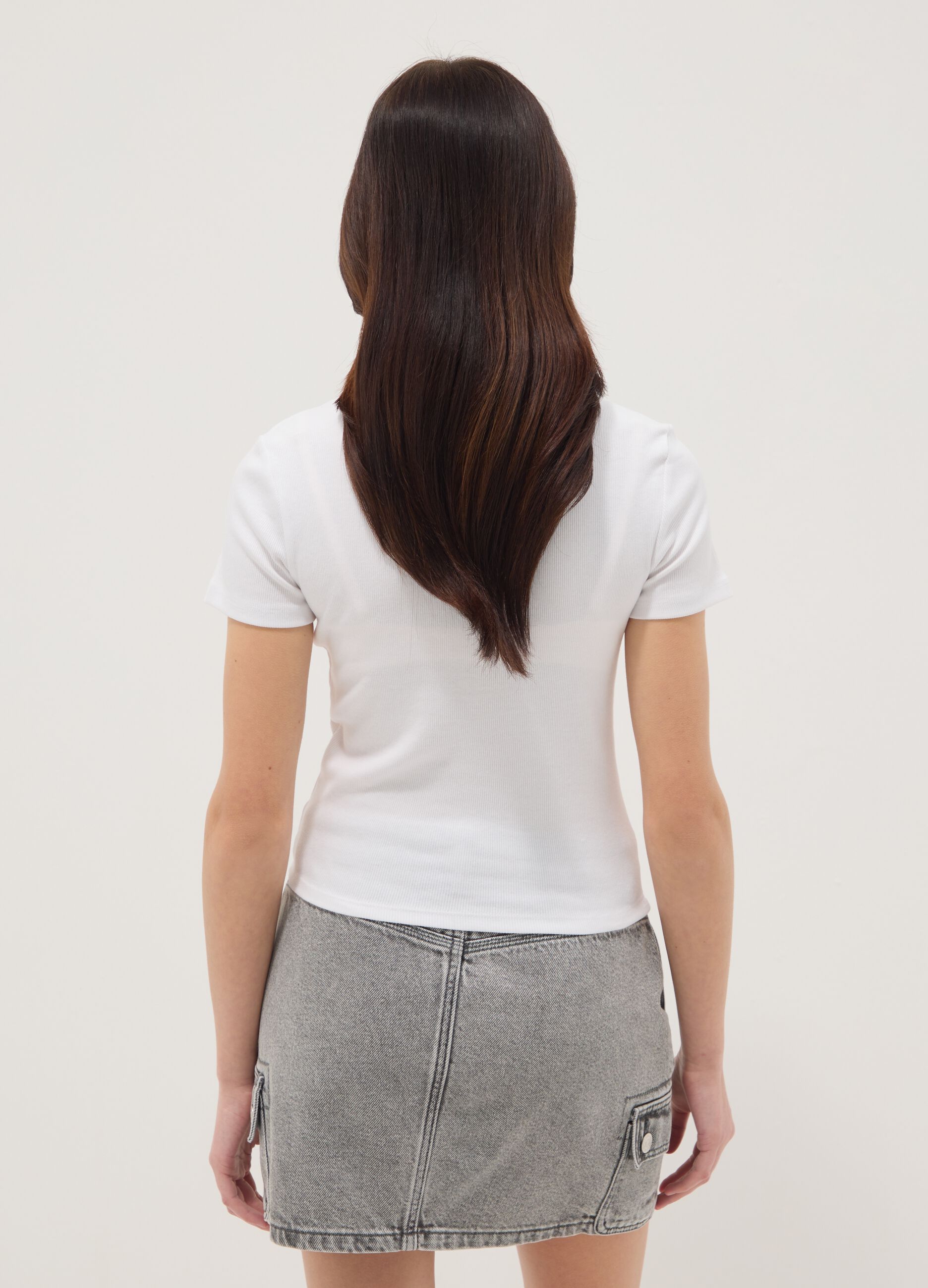 Girls&rsquo; white fitted stretch cotton T-shirt with embroidery