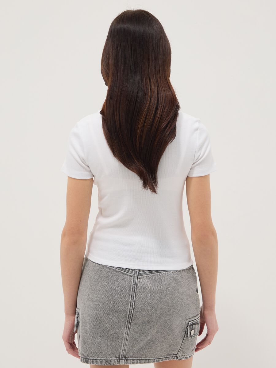 Girls&rsquo; white fitted stretch cotton T-shirt with embroidery_1