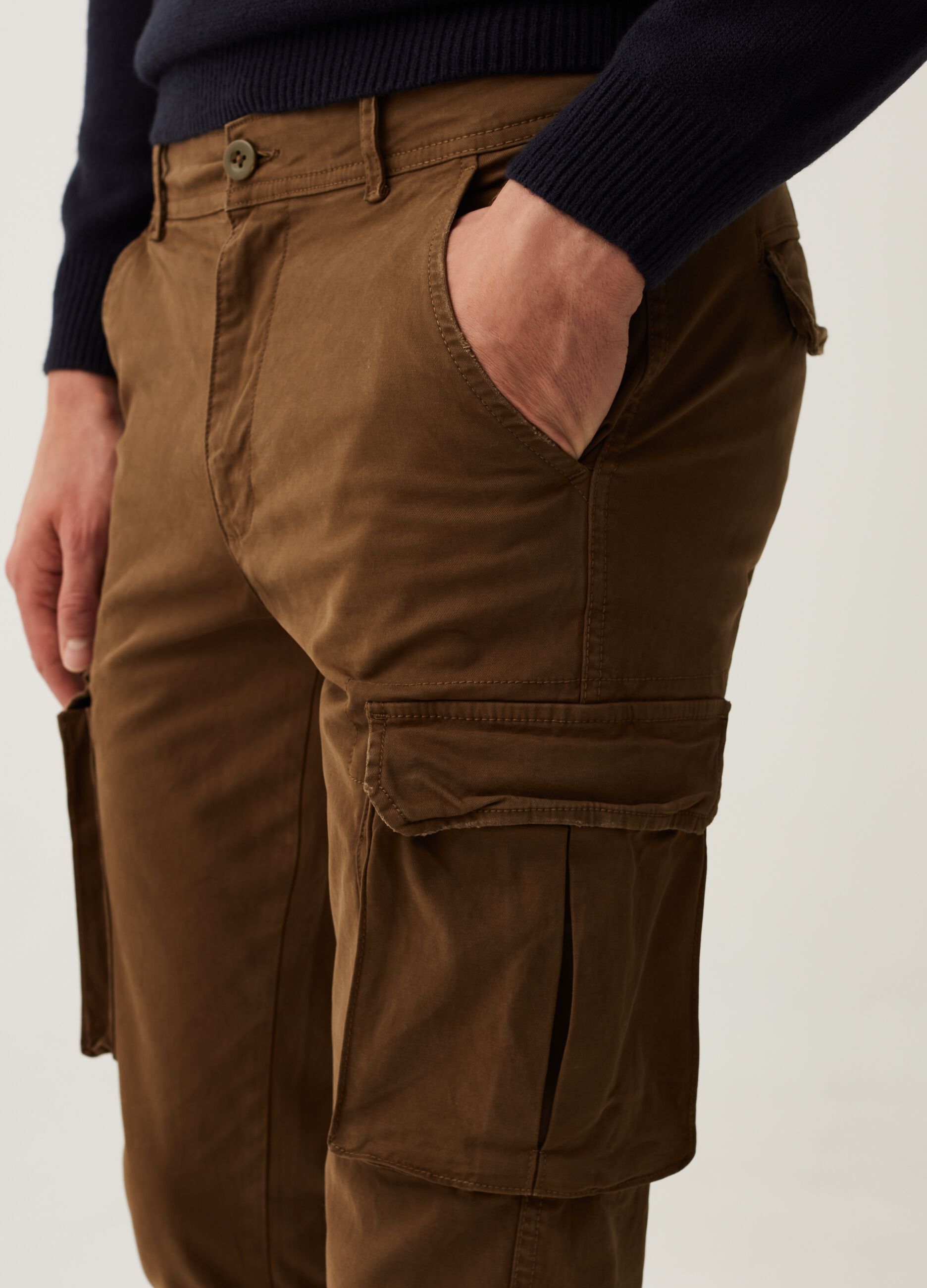 Stretch cotton twill cargo trousers_3