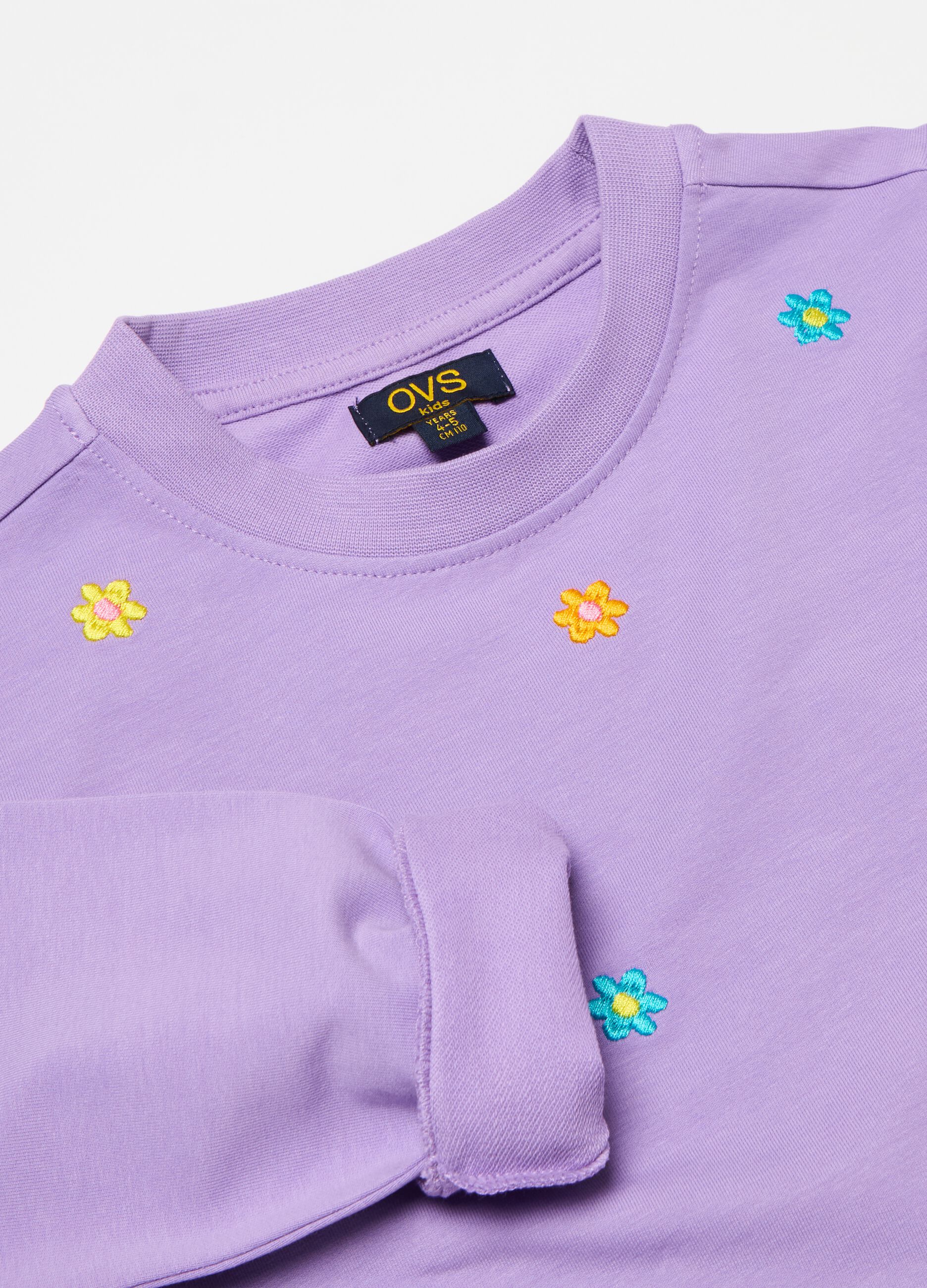 Sweatshirt with small flowers embroidery