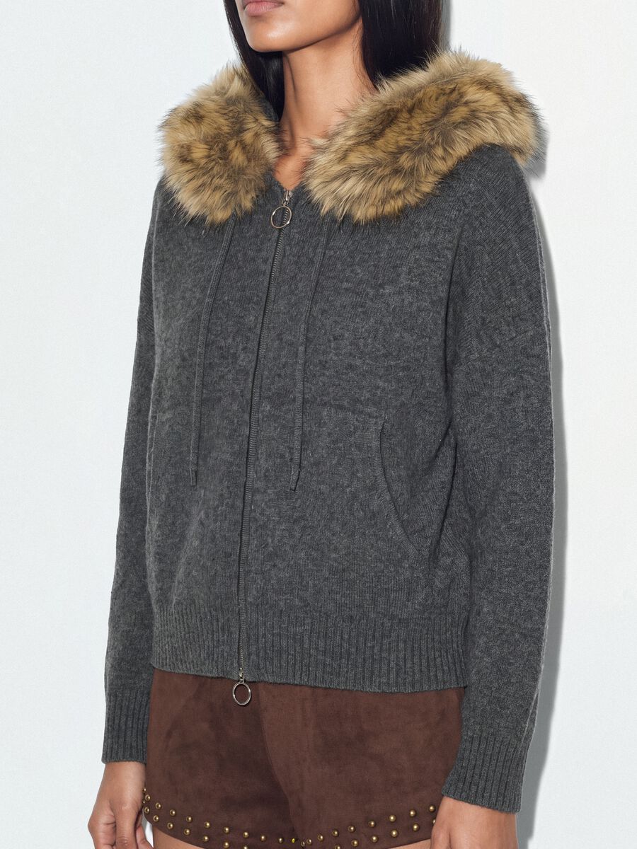 Grey stretch wool cardigan with contrasting collar_2