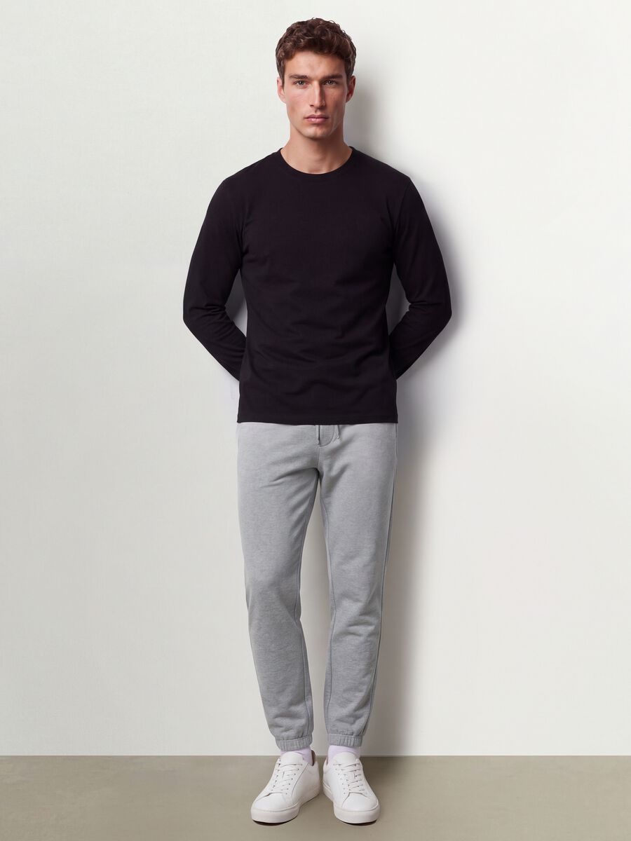 Black long-sleeve T-shirt in 100% organic cotton with crew neck_1
