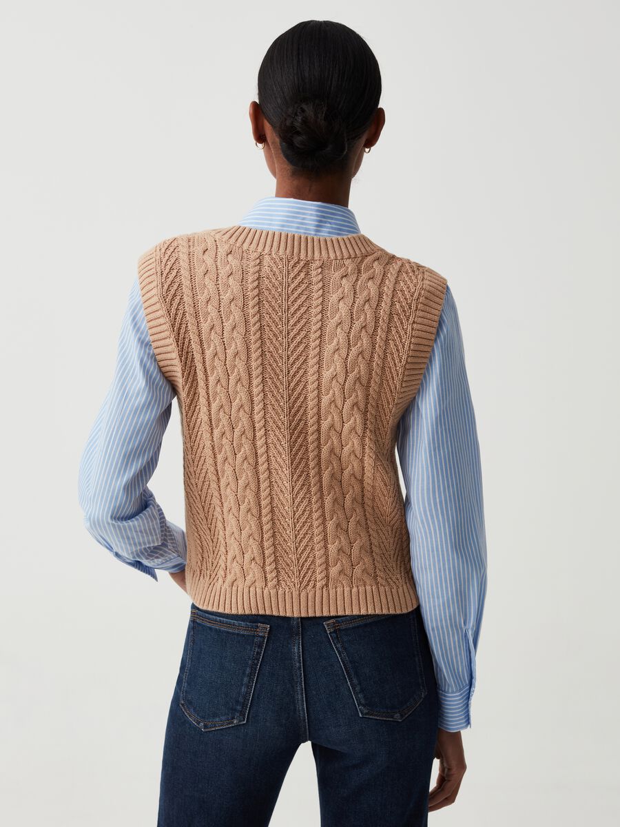 Cable-knit closed gilet with V neck_2