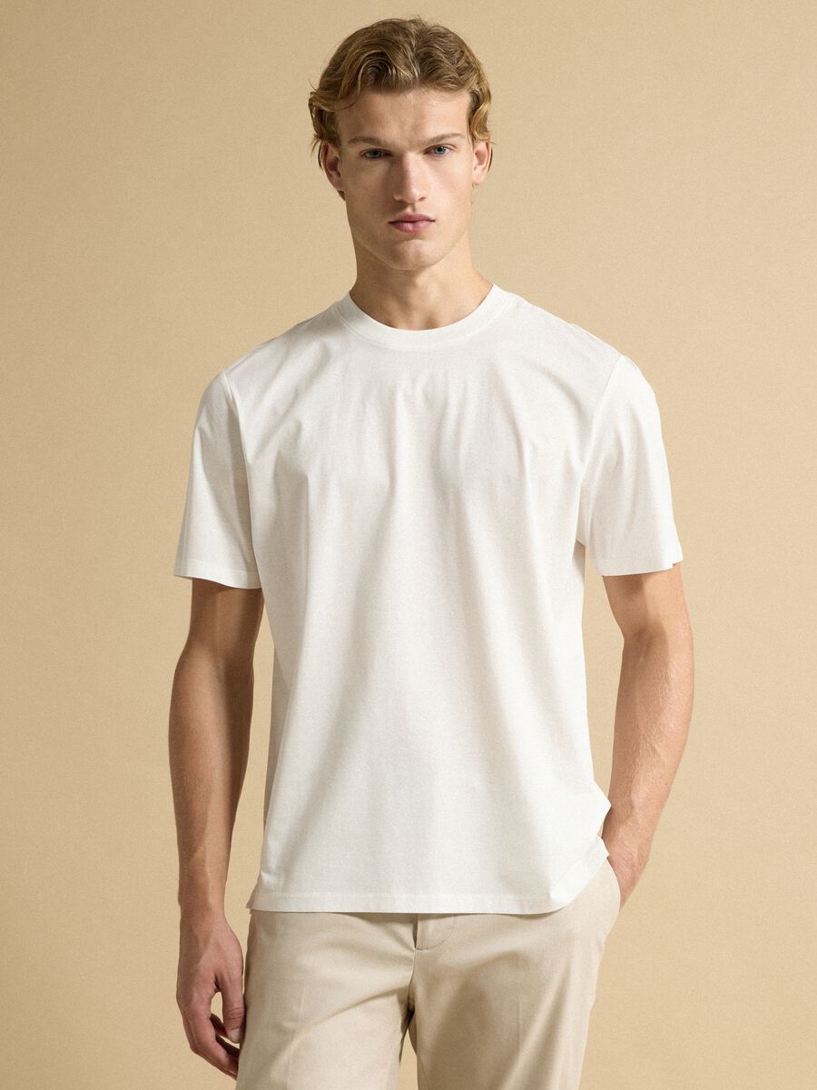 Wei&szlig;es T-Shirt aus Jersey aus reiner Baumwolle mit Rundhalsausschnitt, Relaxed Fit_0