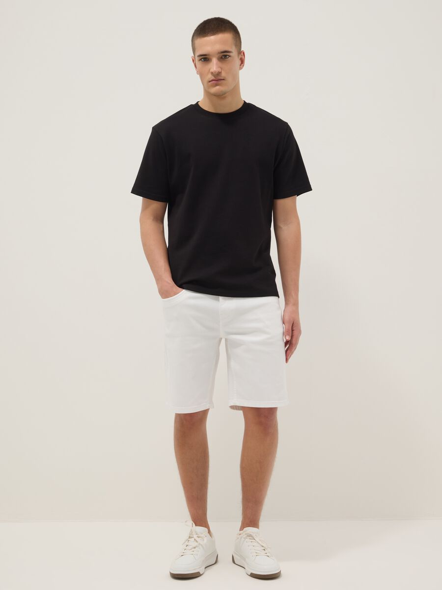 White denim Bermuda shorts in stretch cotton, regular fit_0