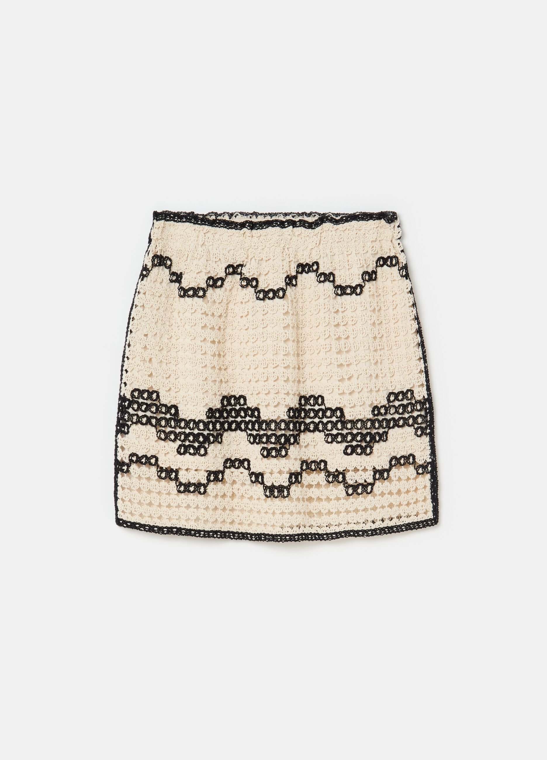 Crochet miniskirt with wavy motif