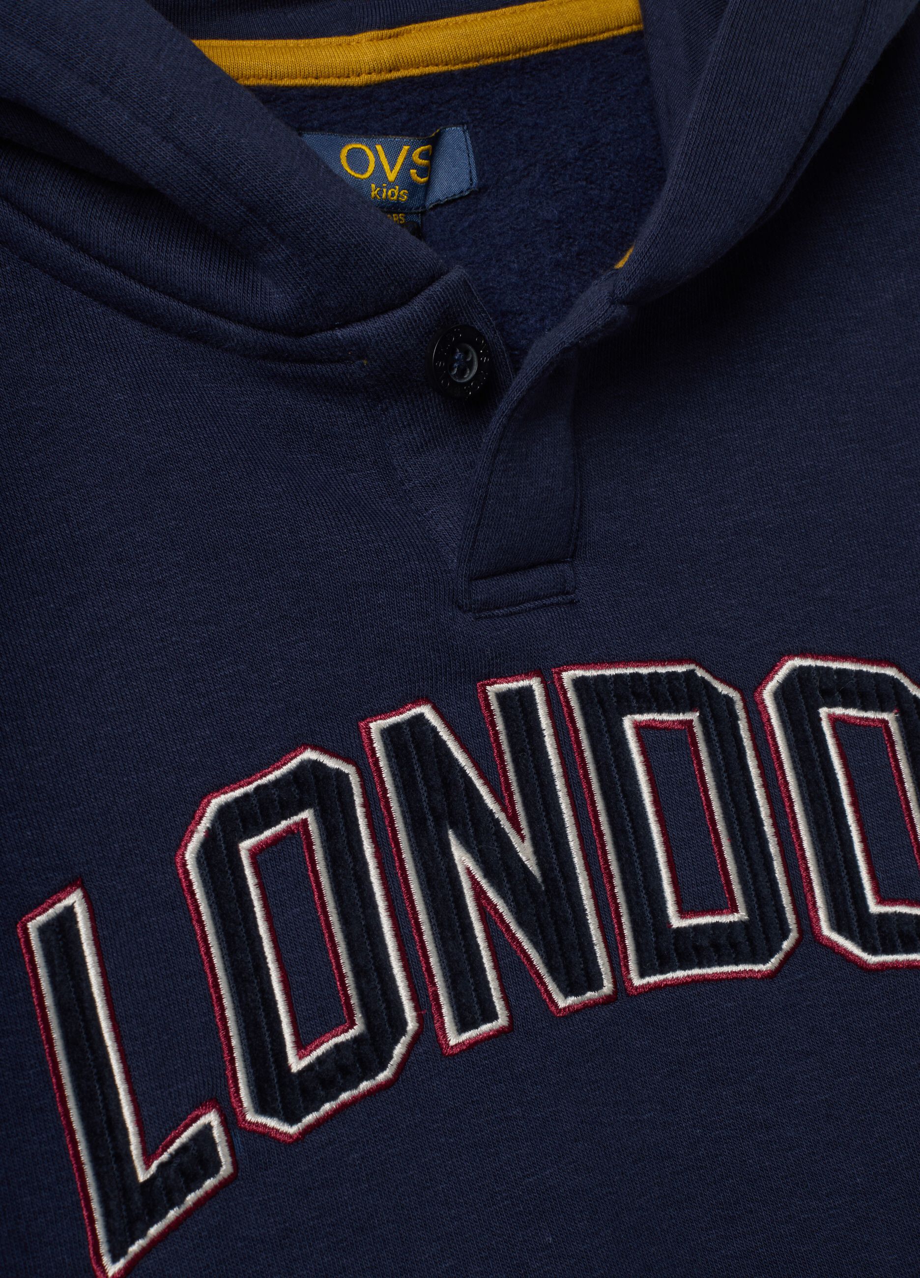 Felpa blu indigo con cappuccio in misto cotone e bottone regular fit