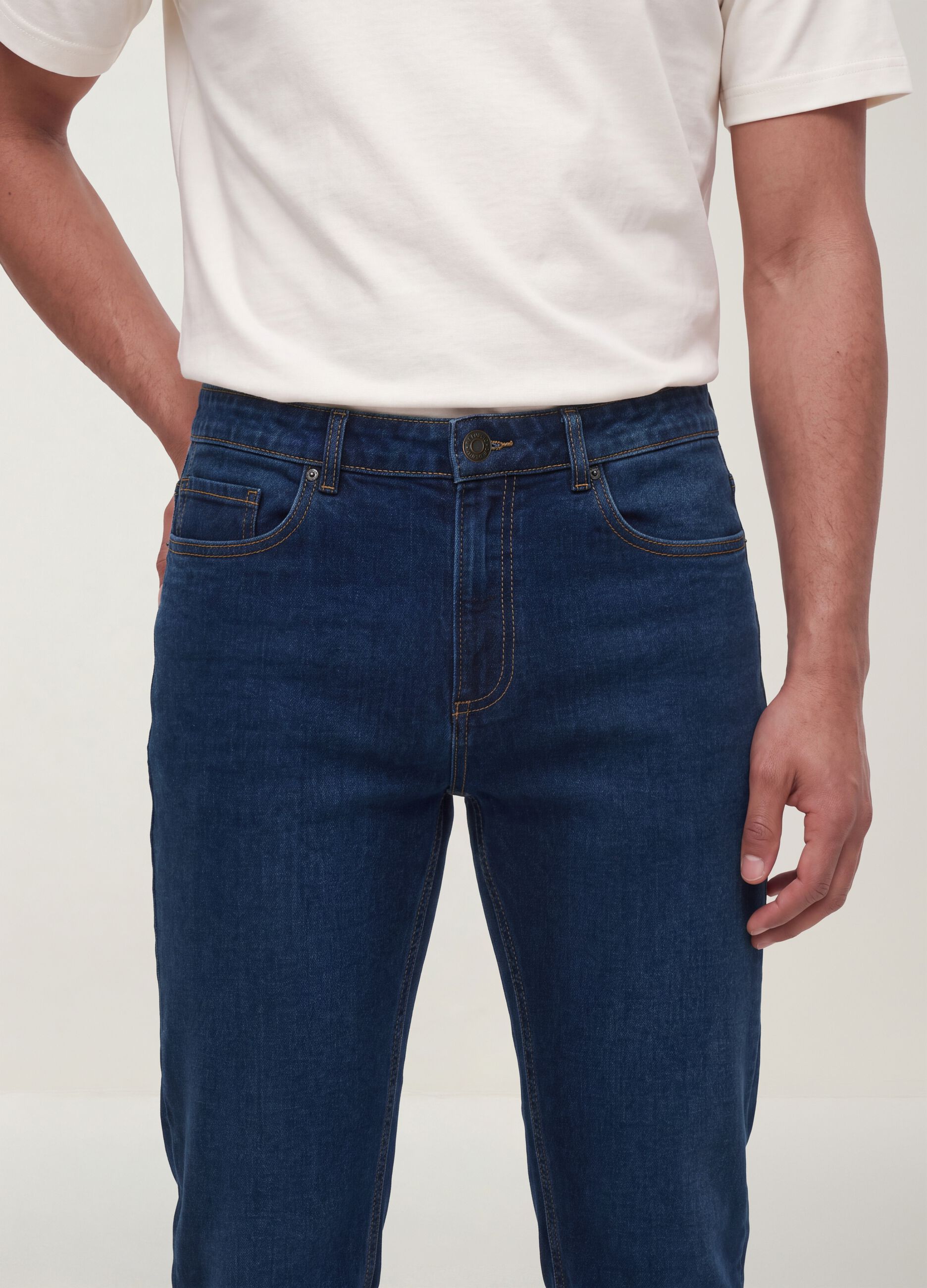 Jean bleu fonc&eacute; slim en m&eacute;lange coton et viscose