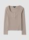 T-shirt bege em viscose el&aacute;stica com gola redonda_4