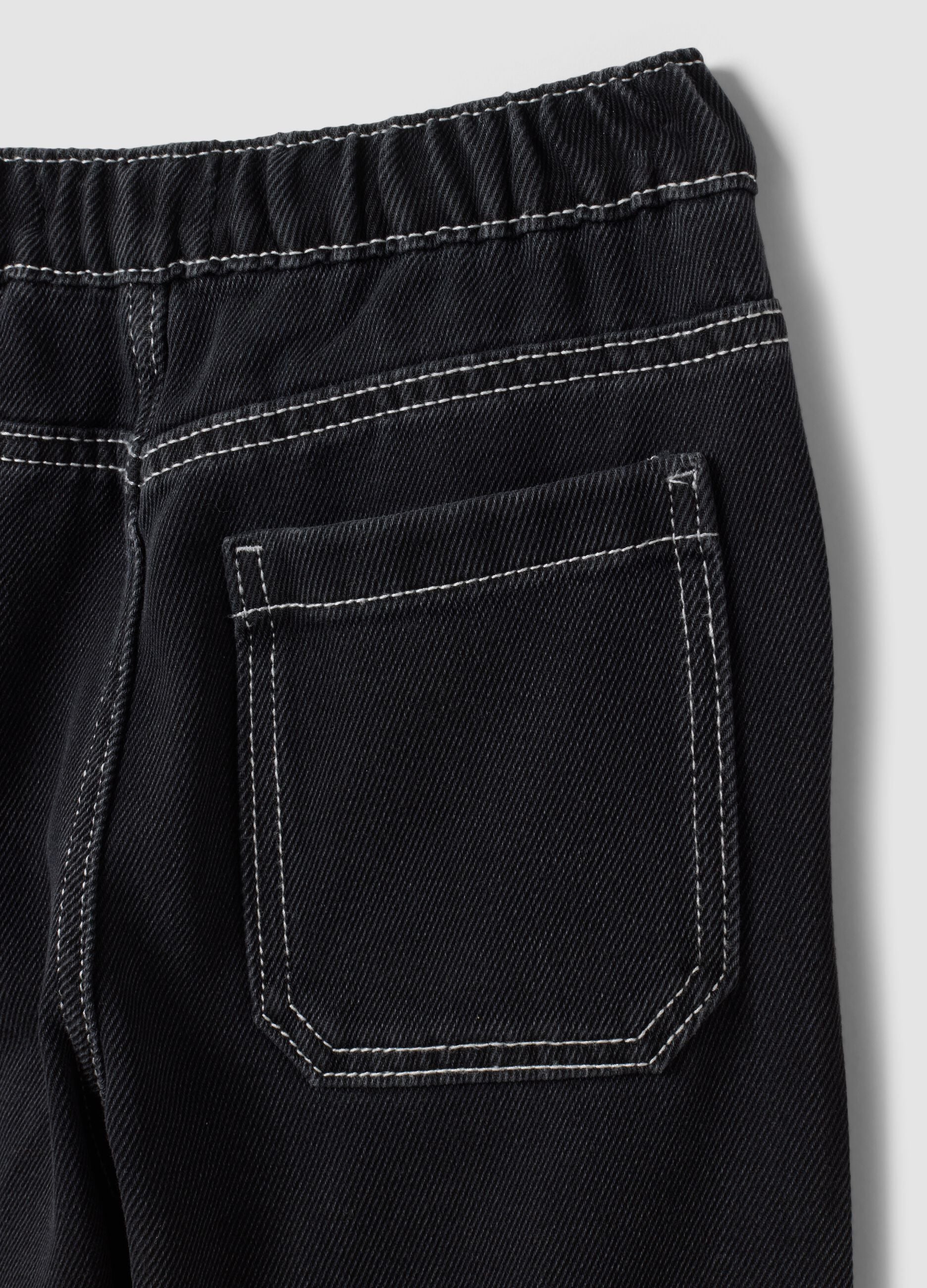 Jogger nero in misto cotone e viscosa con vita elasticizzata per bambino