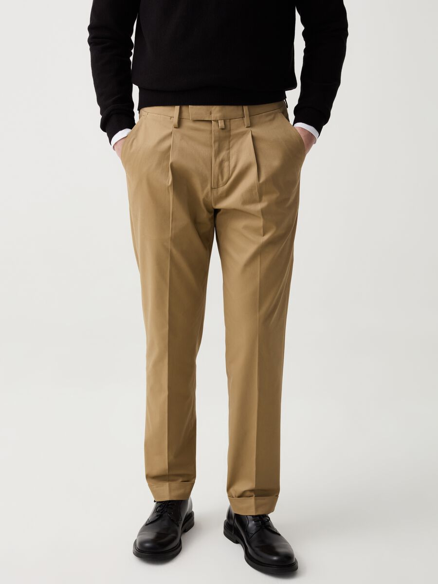 Chinos comfort fit con pinzas B.ST 1957_2