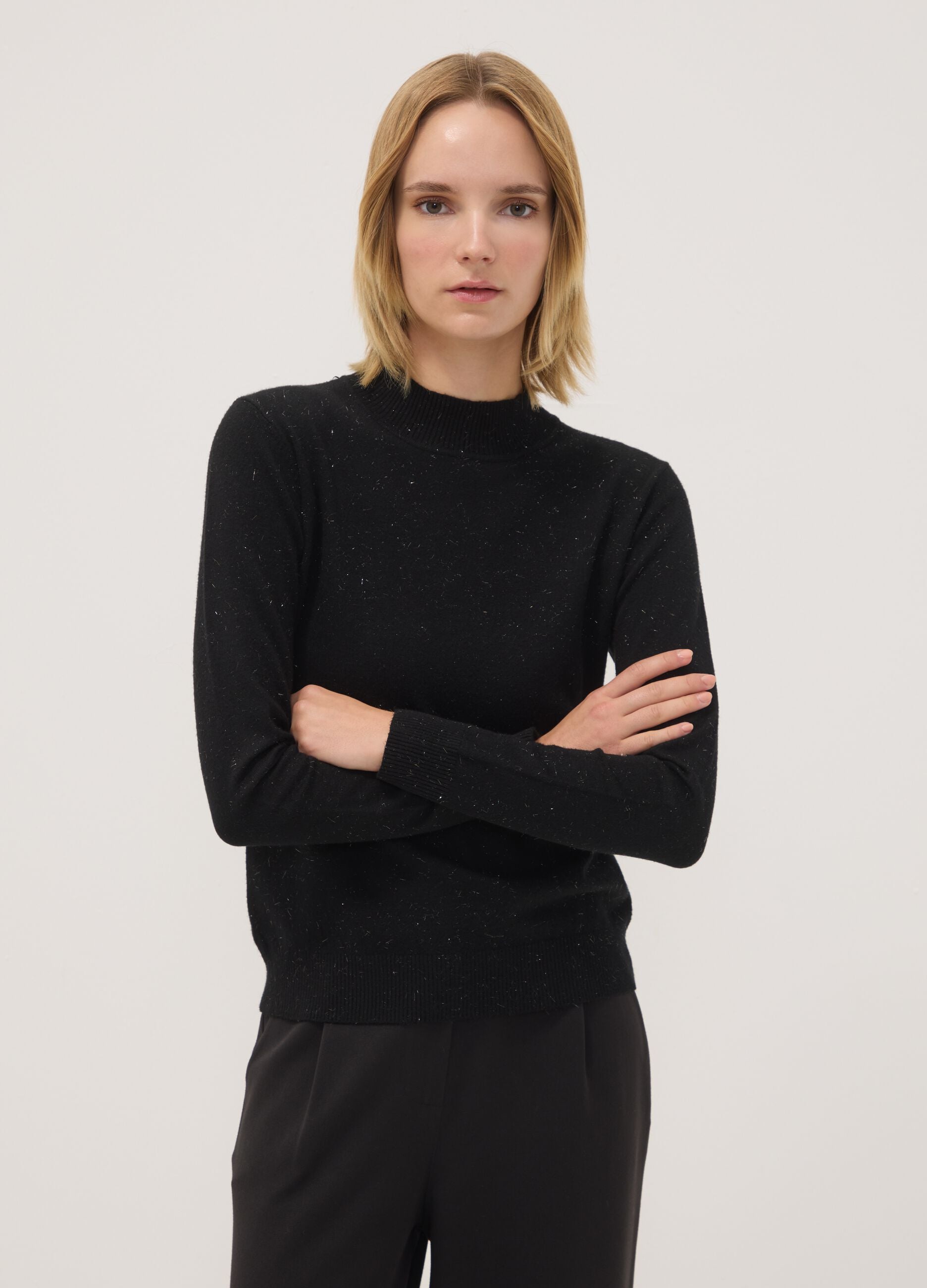 Schwarzer Pullover aus Viskosemix mit Stehkragen, Regular Fit