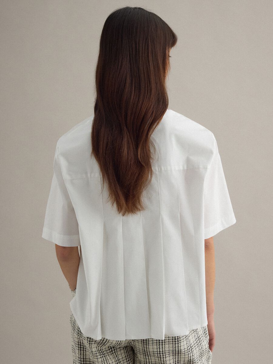 White stretch cotton oversized fit shirt with small pockets_3