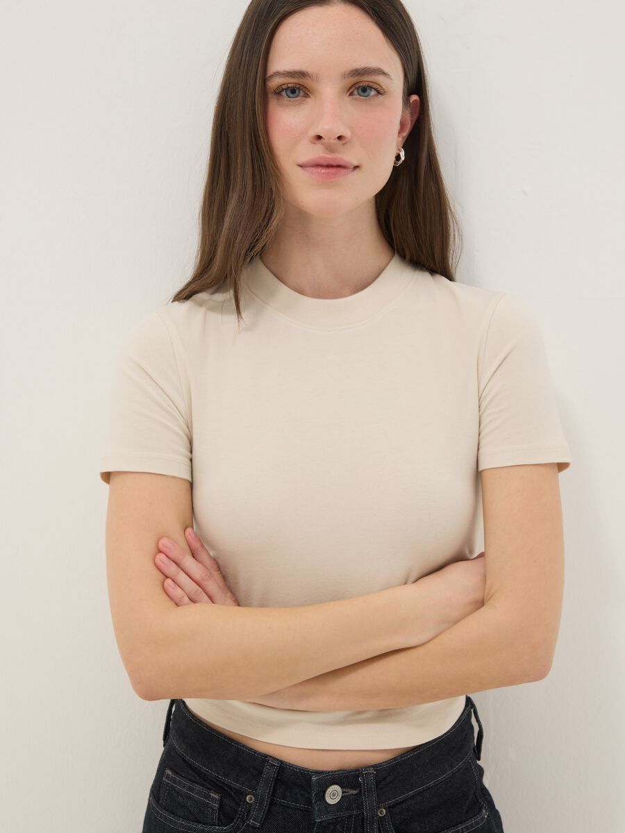 T-shirt bege slim fit de algod&atilde;o el&aacute;stico_0