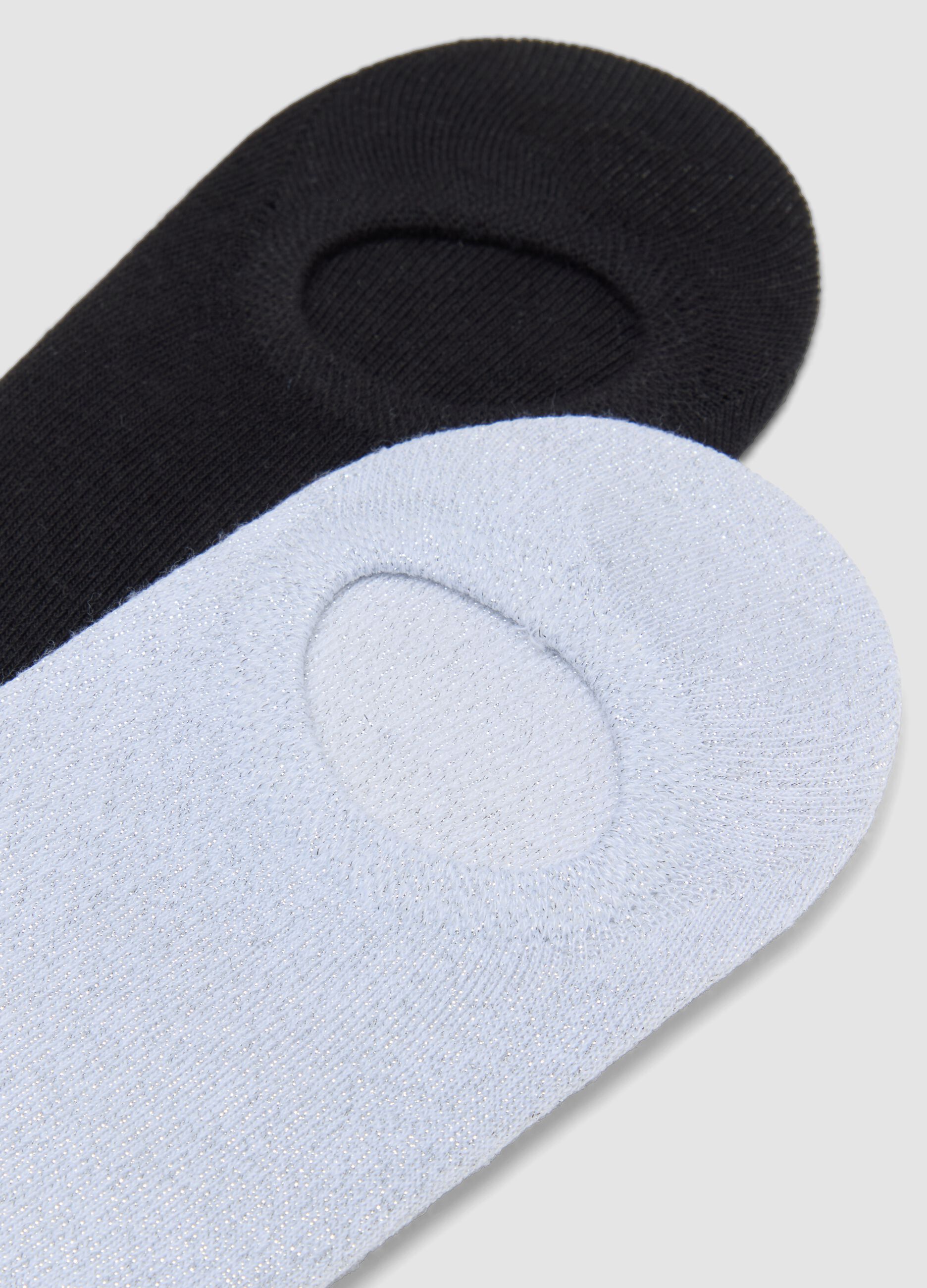 2-pack of black and grey organic cotton no-show socks