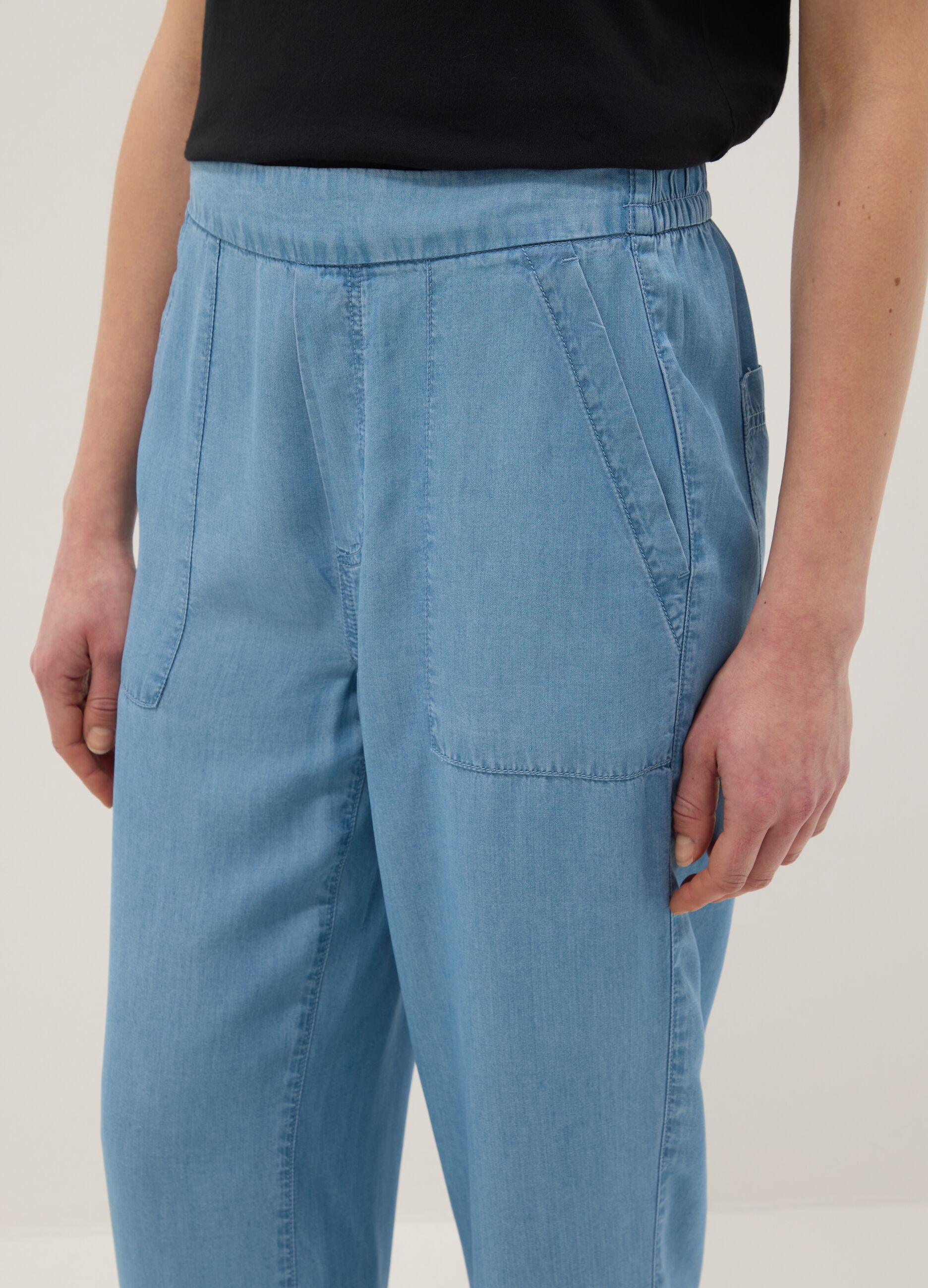 Light blue denim jeans in pure lyocell with elasticated waist, relaxed fit