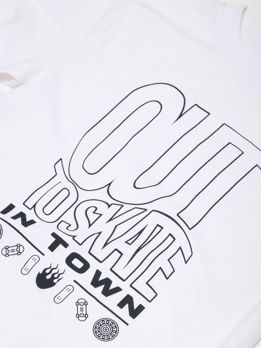 T-shirt in cotone con stampa skateboard_2