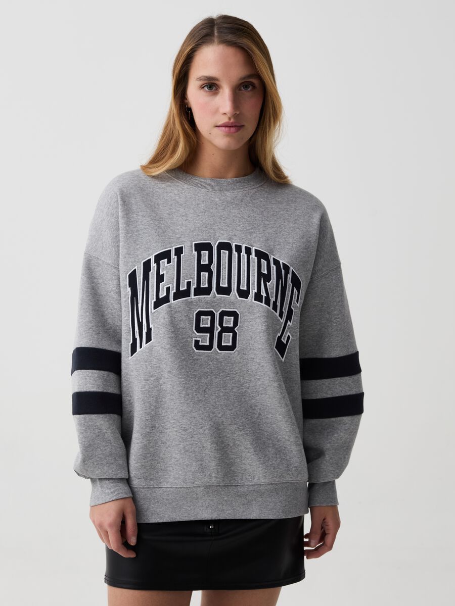 Oversized sweatshirt with lettering embroidery_0
