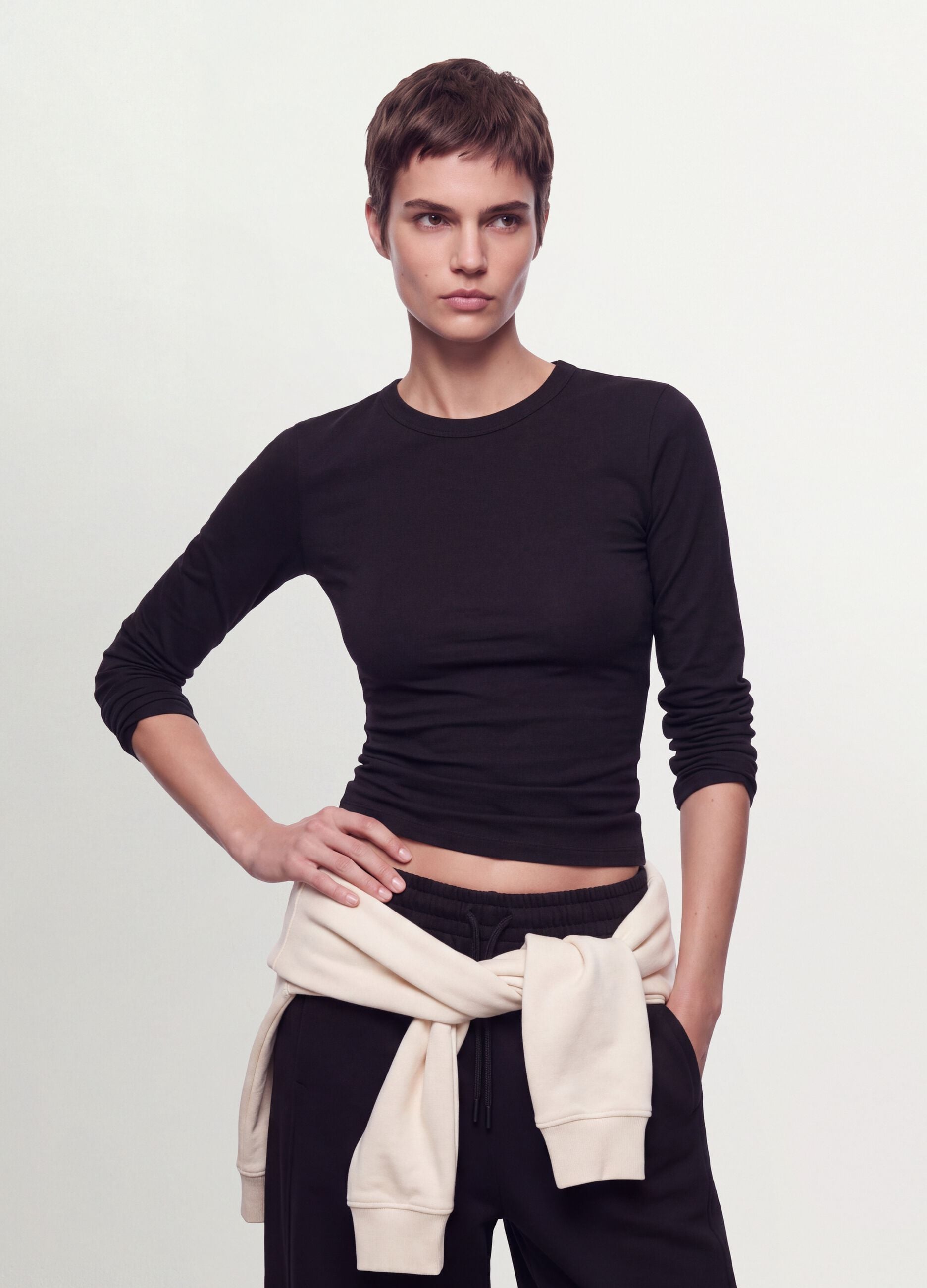 Schwarzes Langarm-T-Shirt aus Jersey aus reiner Baumwolle, Regular Fit
