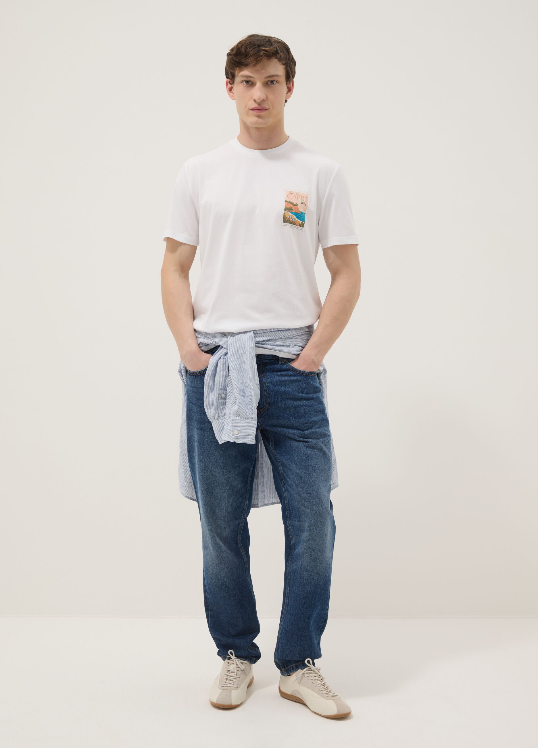 Wei&szlig;es T-Shirt aus reiner Baumwolle mit aufgesetztem Print, Regular Fit