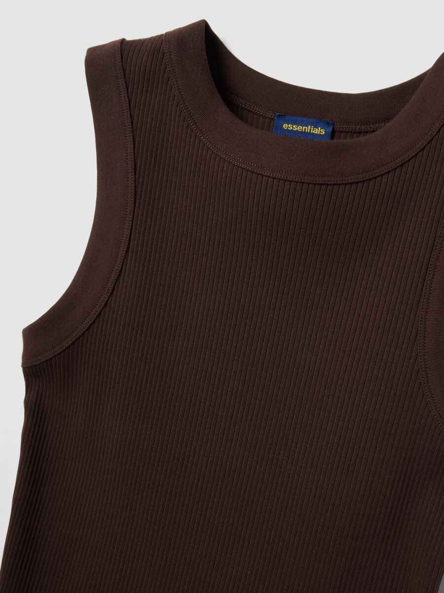 Camiseta de tirantes marr&oacute;n ajustada de algod&oacute;n el&aacute;stico acanalado_5