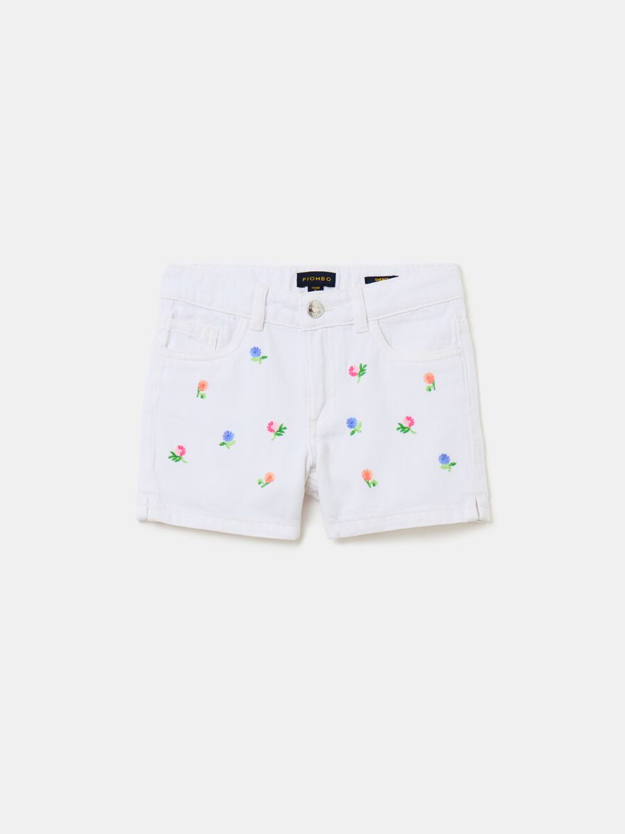 Shorts de algodón con bordado floral_0