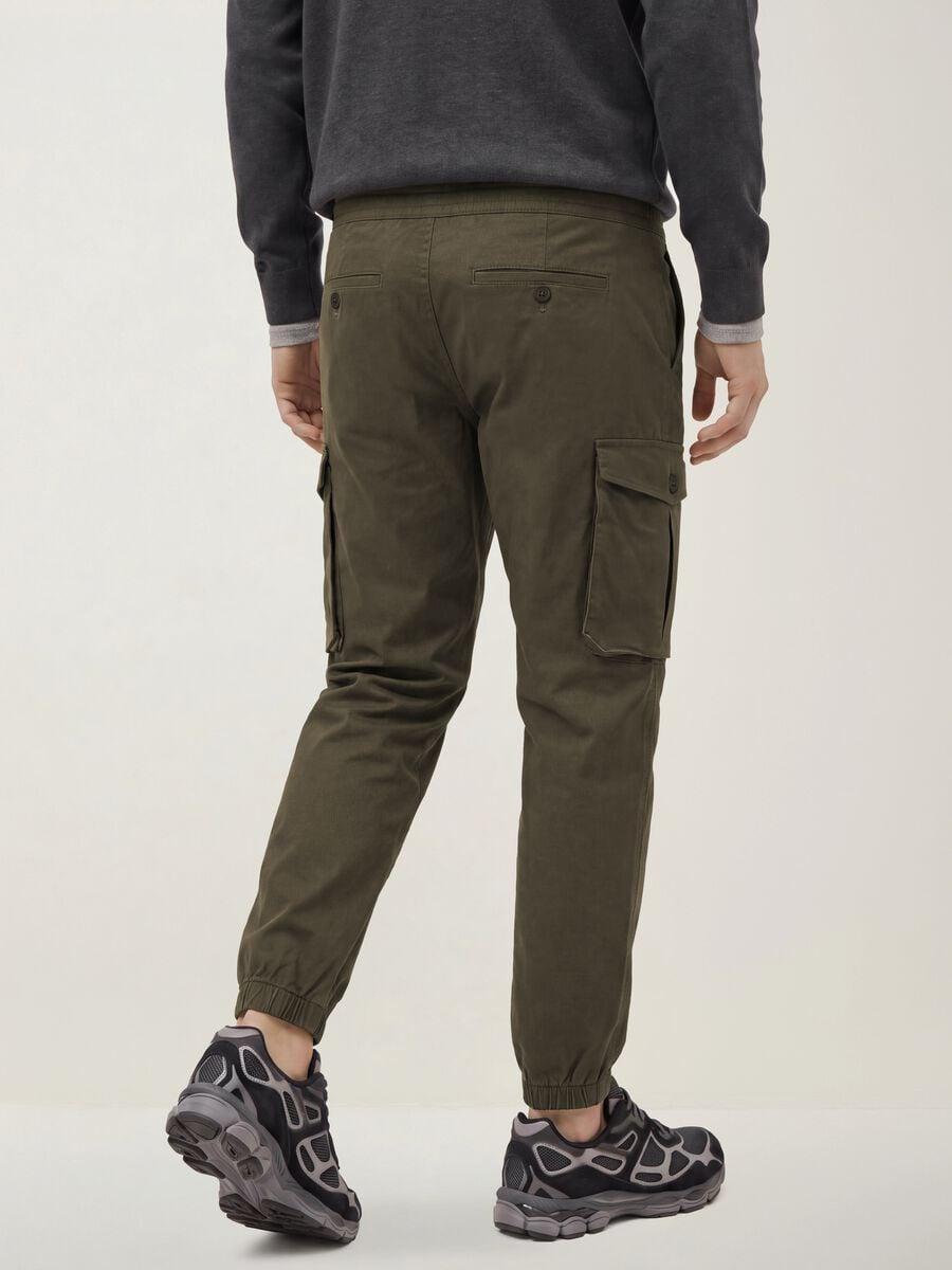 Green slim-fit stretch cotton cargo trousers_3