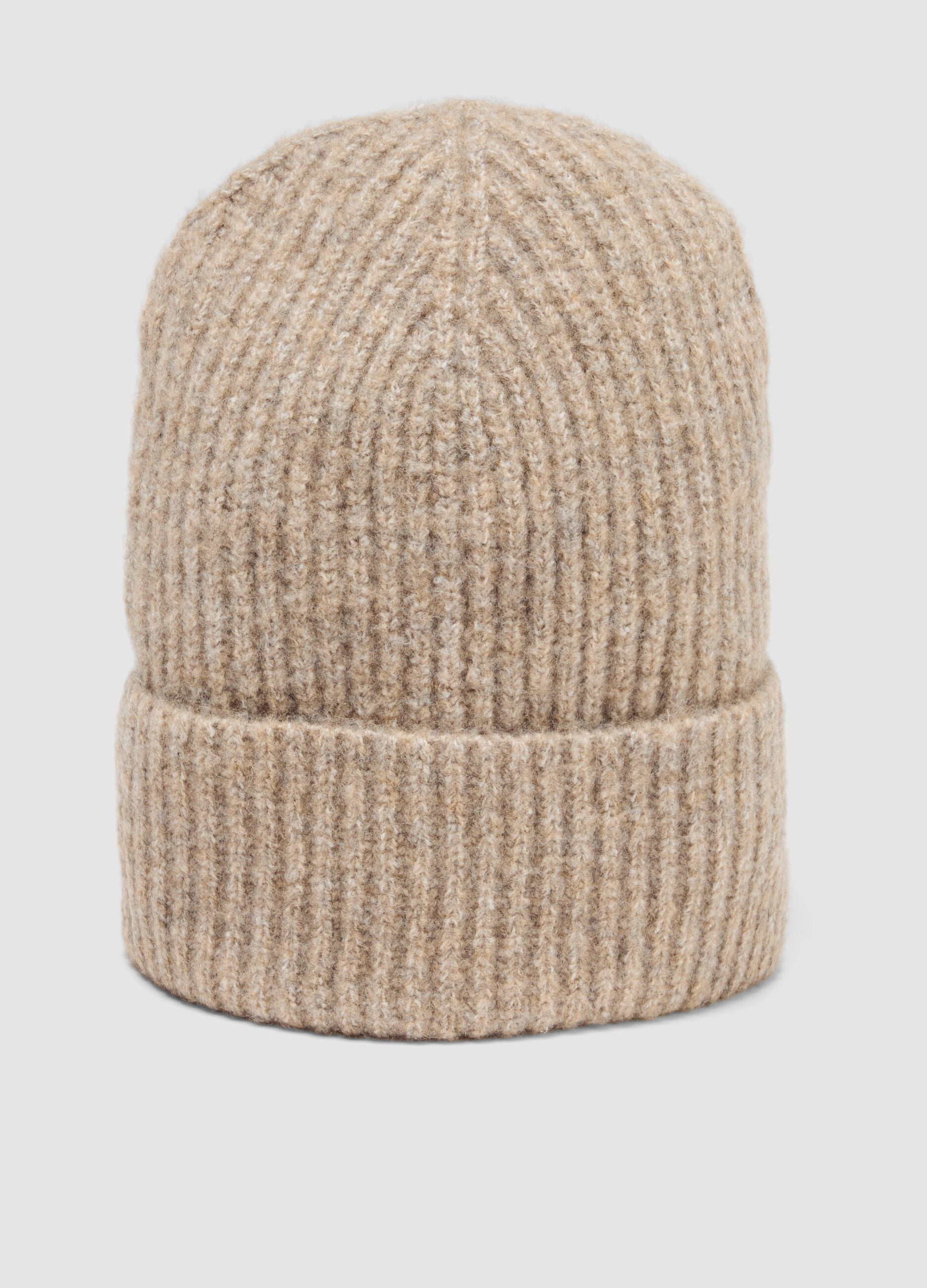 Beige gerippte Beanie aus elastischer Wolle