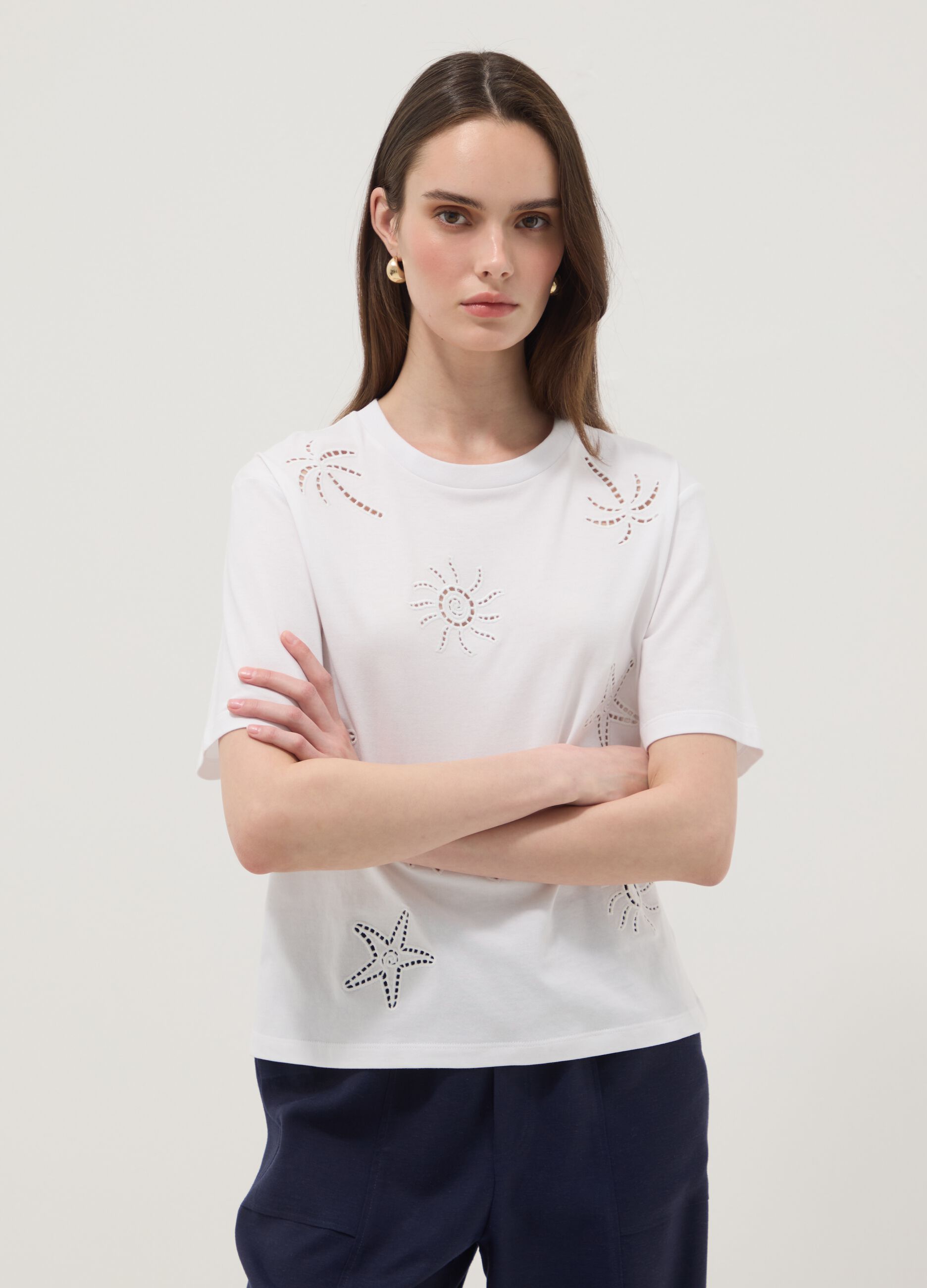 Wei&szlig;es T-Shirt aus reiner Baumwolle mit Lochstickerei, Regular Fit
