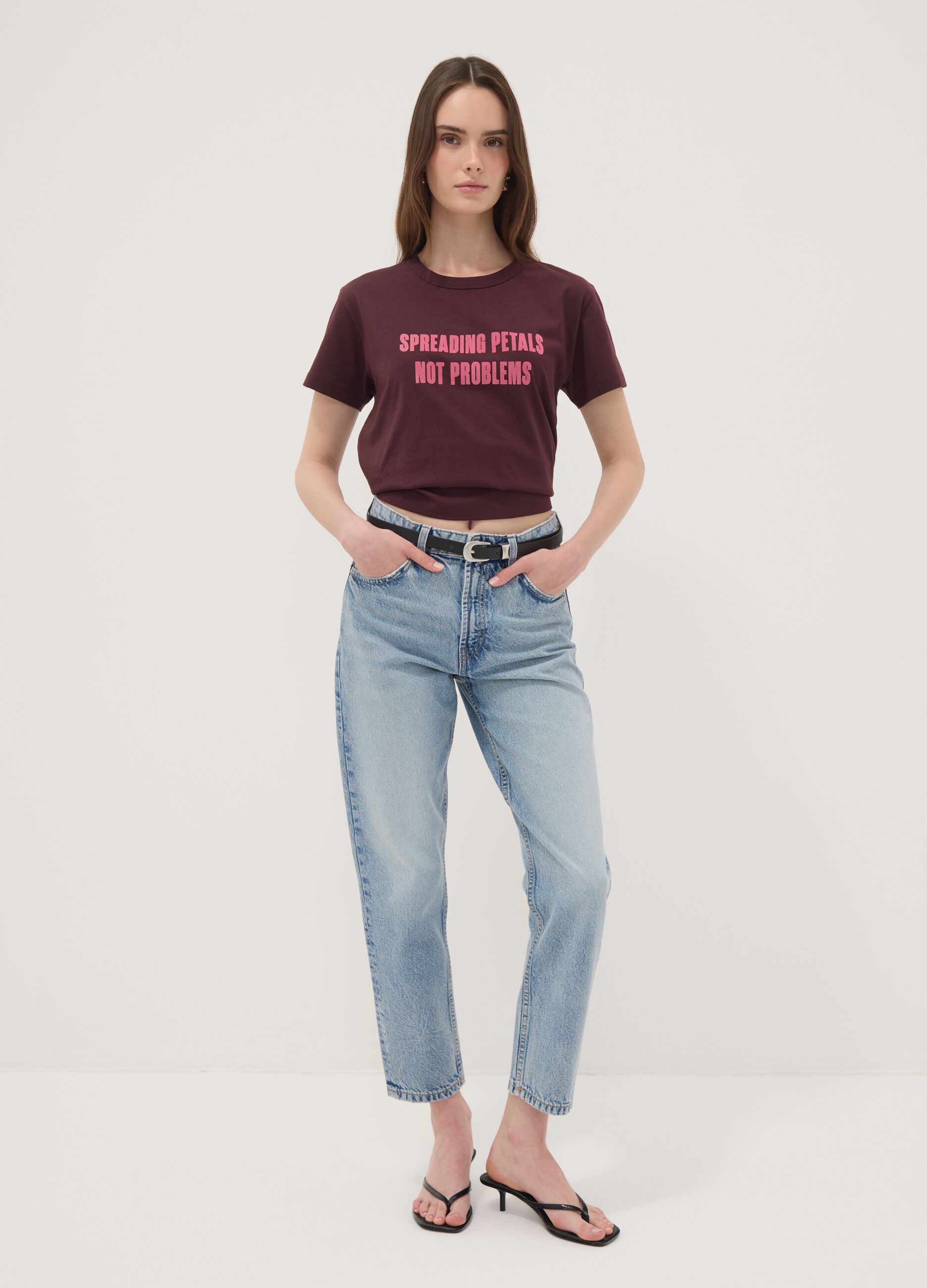 T-shirt rossa in puro cotone con scritta frontale regular fit