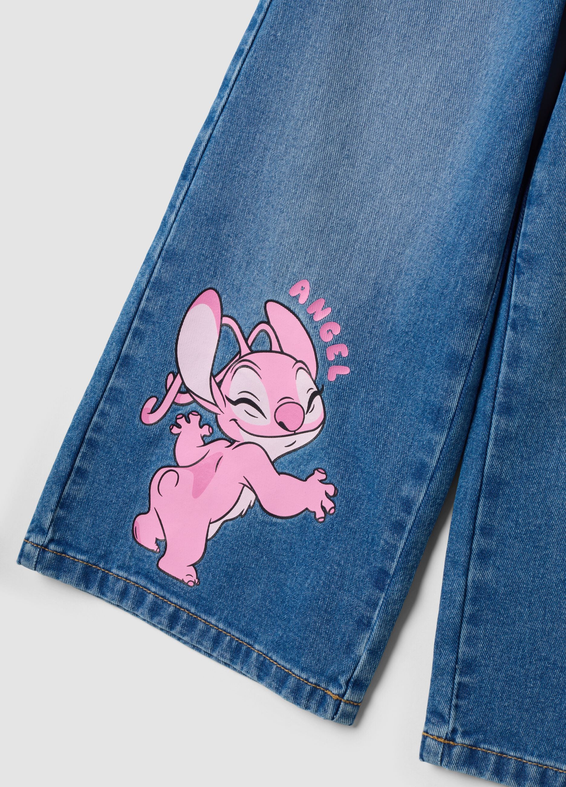 Cal&ccedil;as de ganga azul em algod&atilde;o puro wide leg com estampado Lilo & Stitch para menina