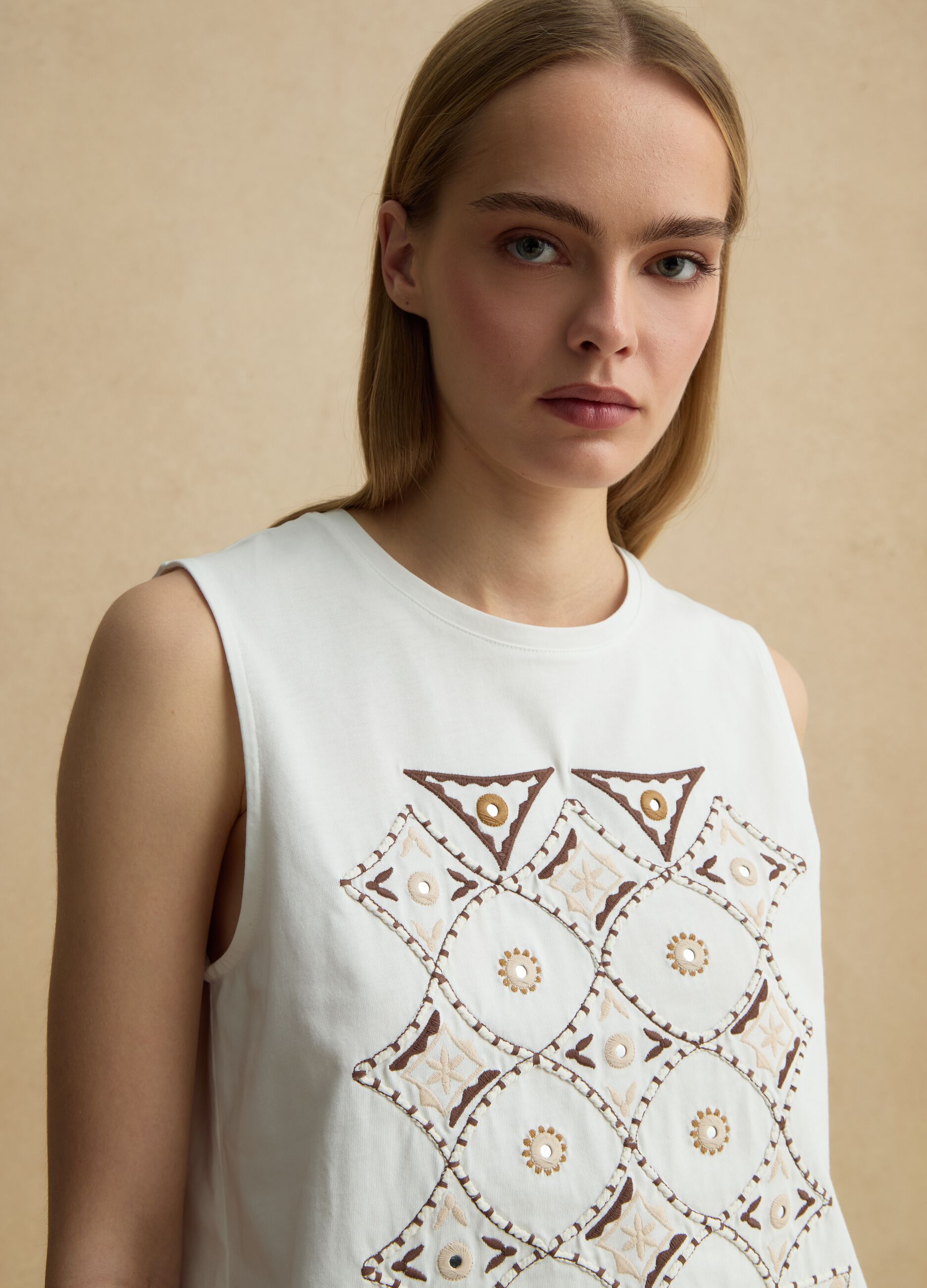 Wei&szlig;es Baumwoll-Tanktop im Regular Fit mit Stickereien