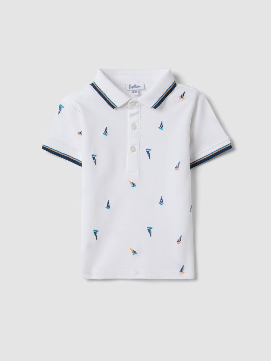 White stretch cotton polo with all-over boat print for boys, regular fit_0
