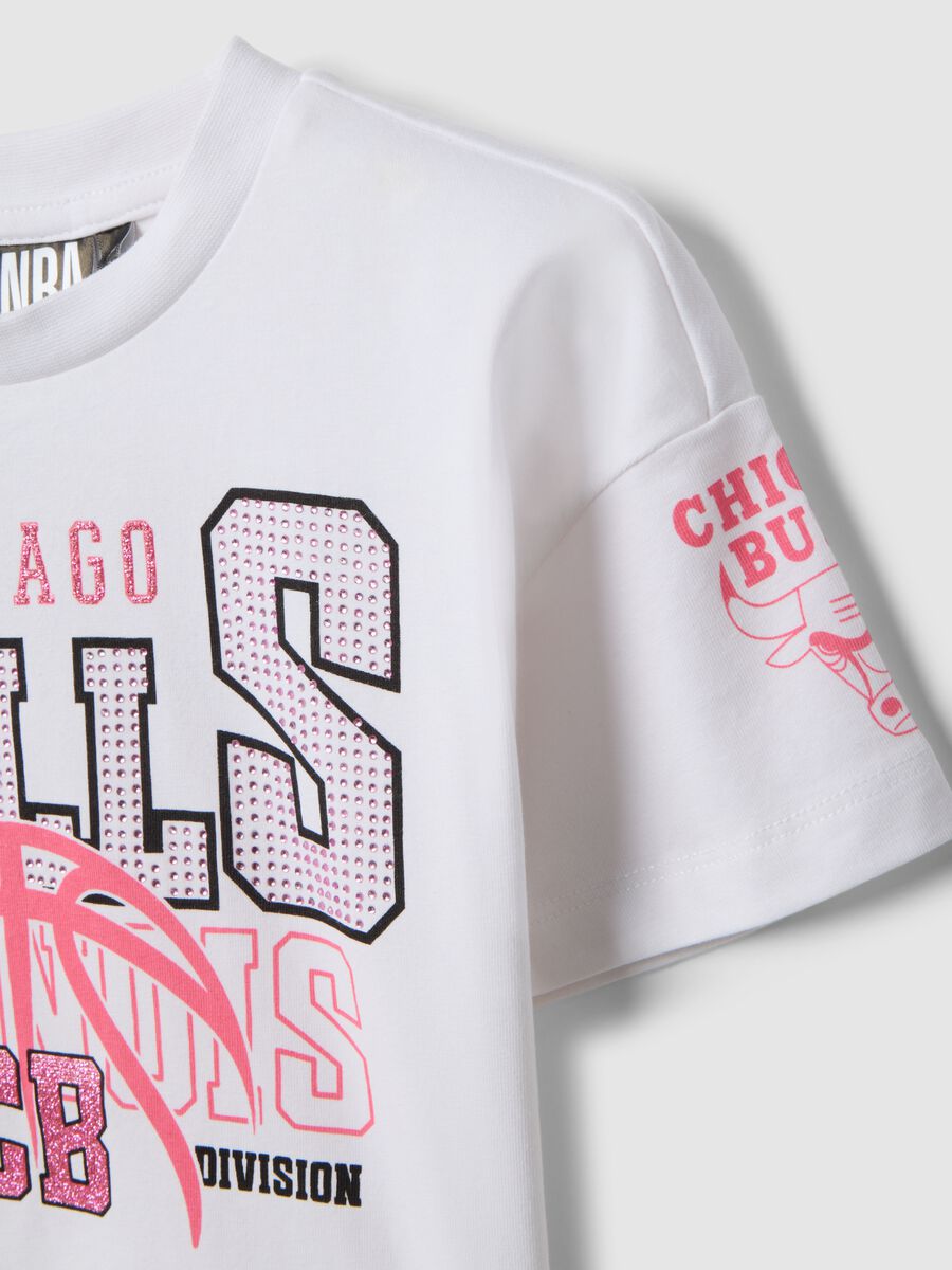 T-shirt in cotone elasticizzato bianca da bambina boxy fit Chicago_2