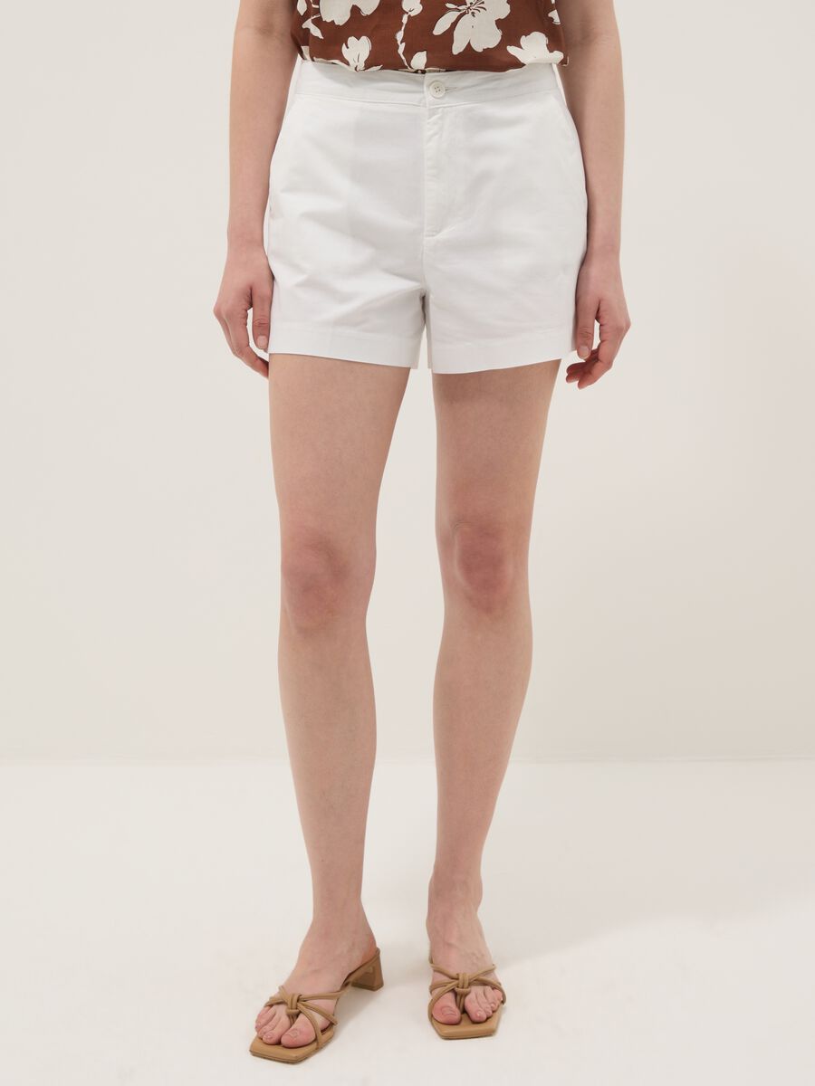 White chino shorts in pure cotton_2